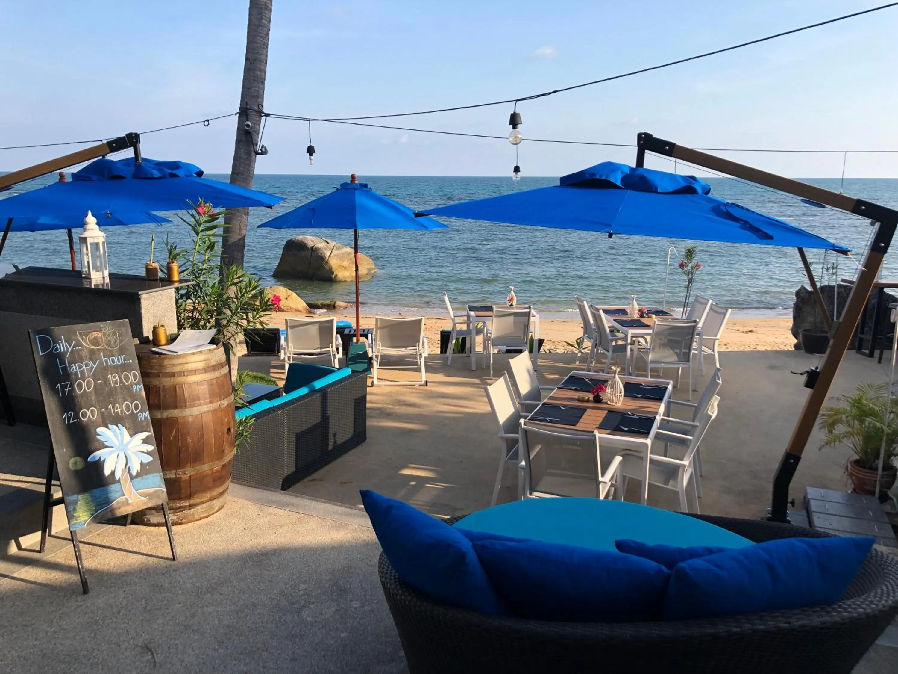 Lounge or bar in Royal Beach Boutique Resort & Spa Koh Samui