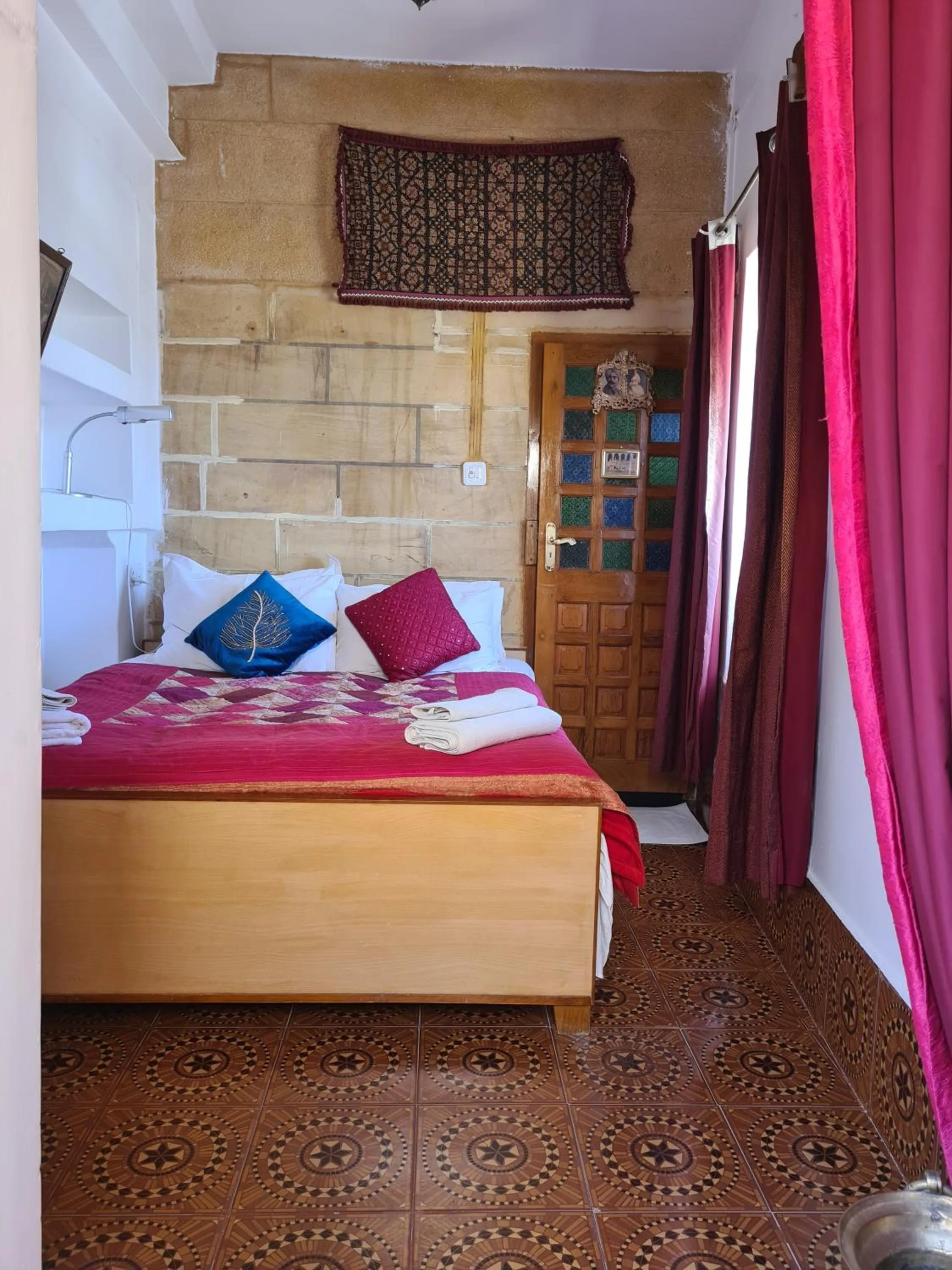 Bed in Hotel Victoria