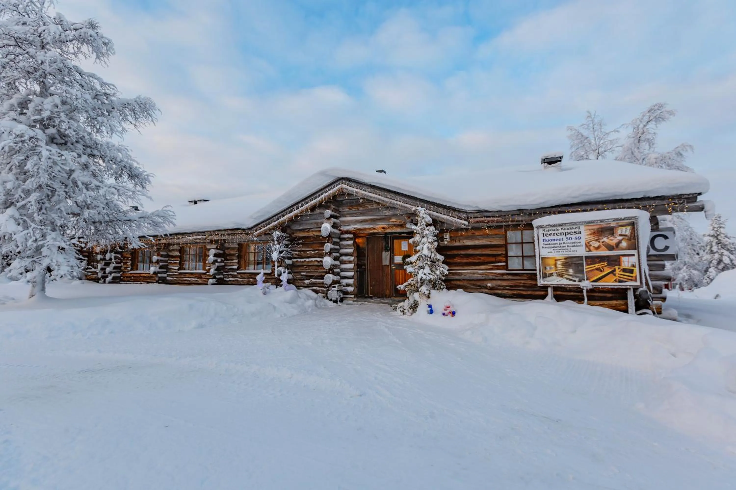 Property building in Kuukkeli Log Houses Teerenpesä