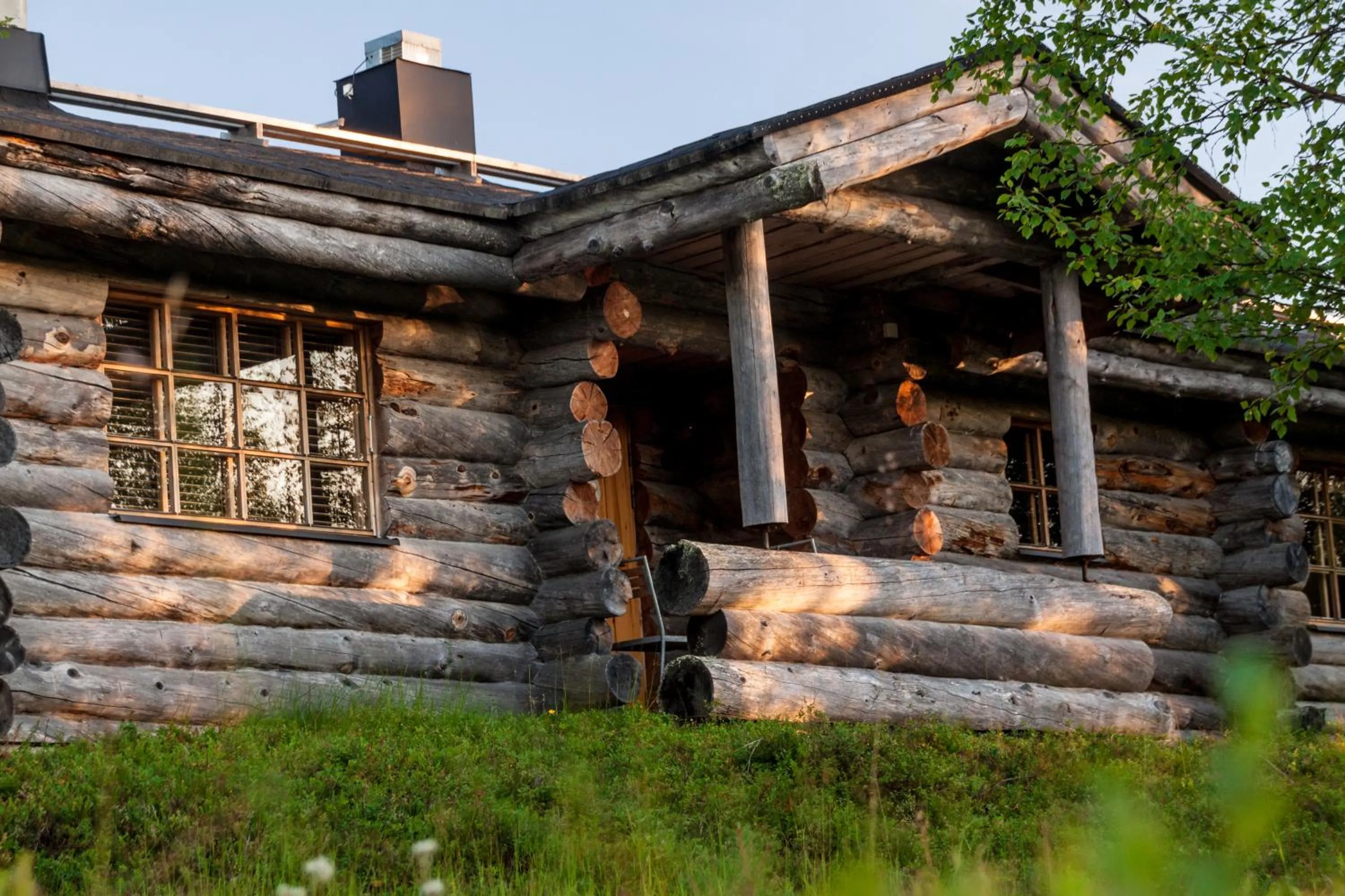 Property building in Kuukkeli Log Houses Teerenpesä