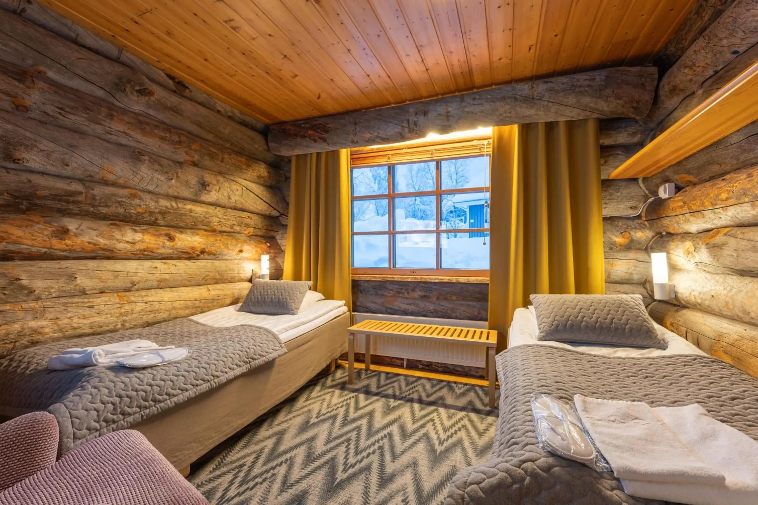 Small Twin Room in Kuukkeli Log Houses Teerenpesä Small Twin Room in Kuukkeli Log Houses Teerenpesä