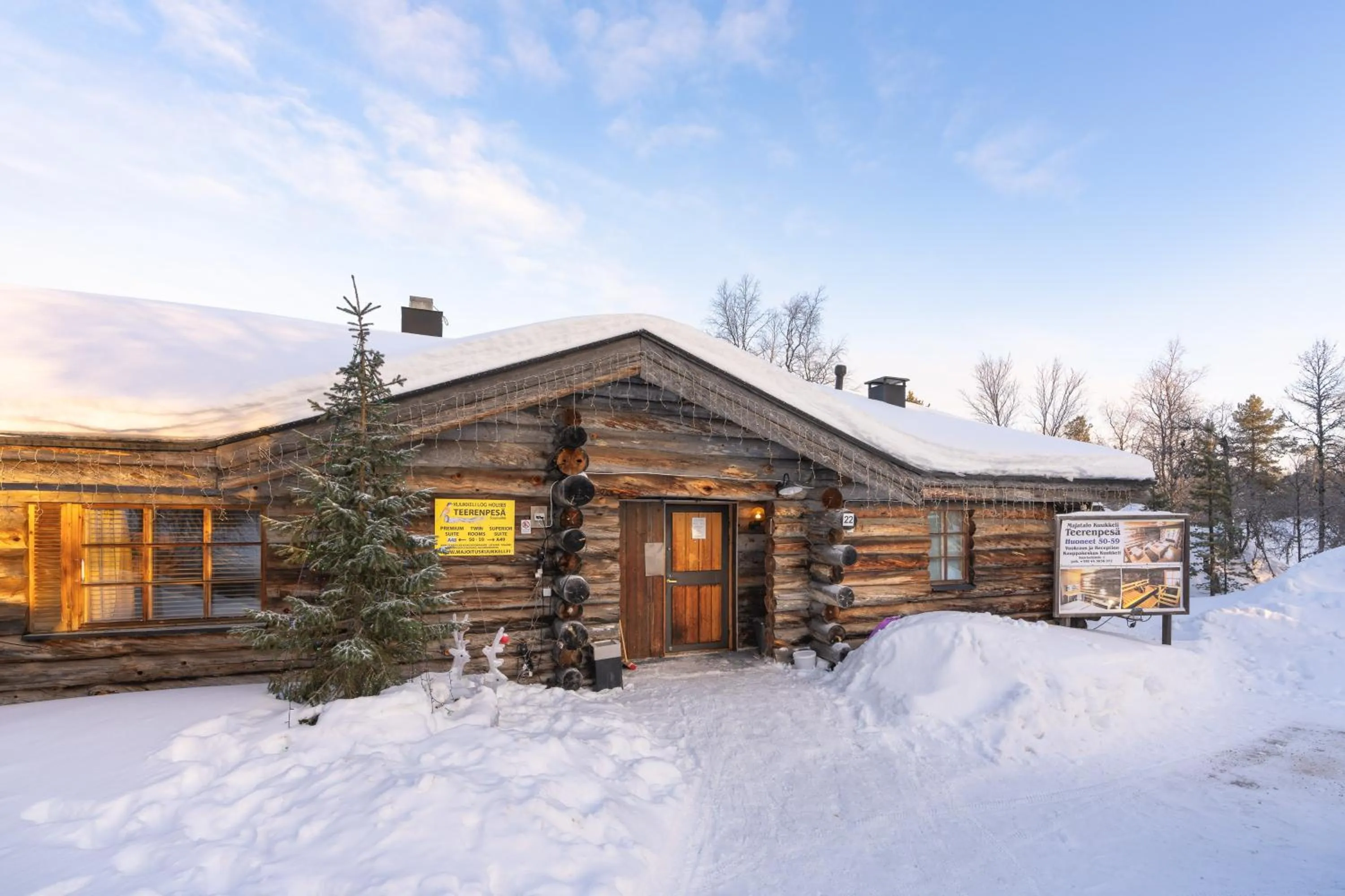 Property building in Kuukkeli Log Houses Teerenpesä