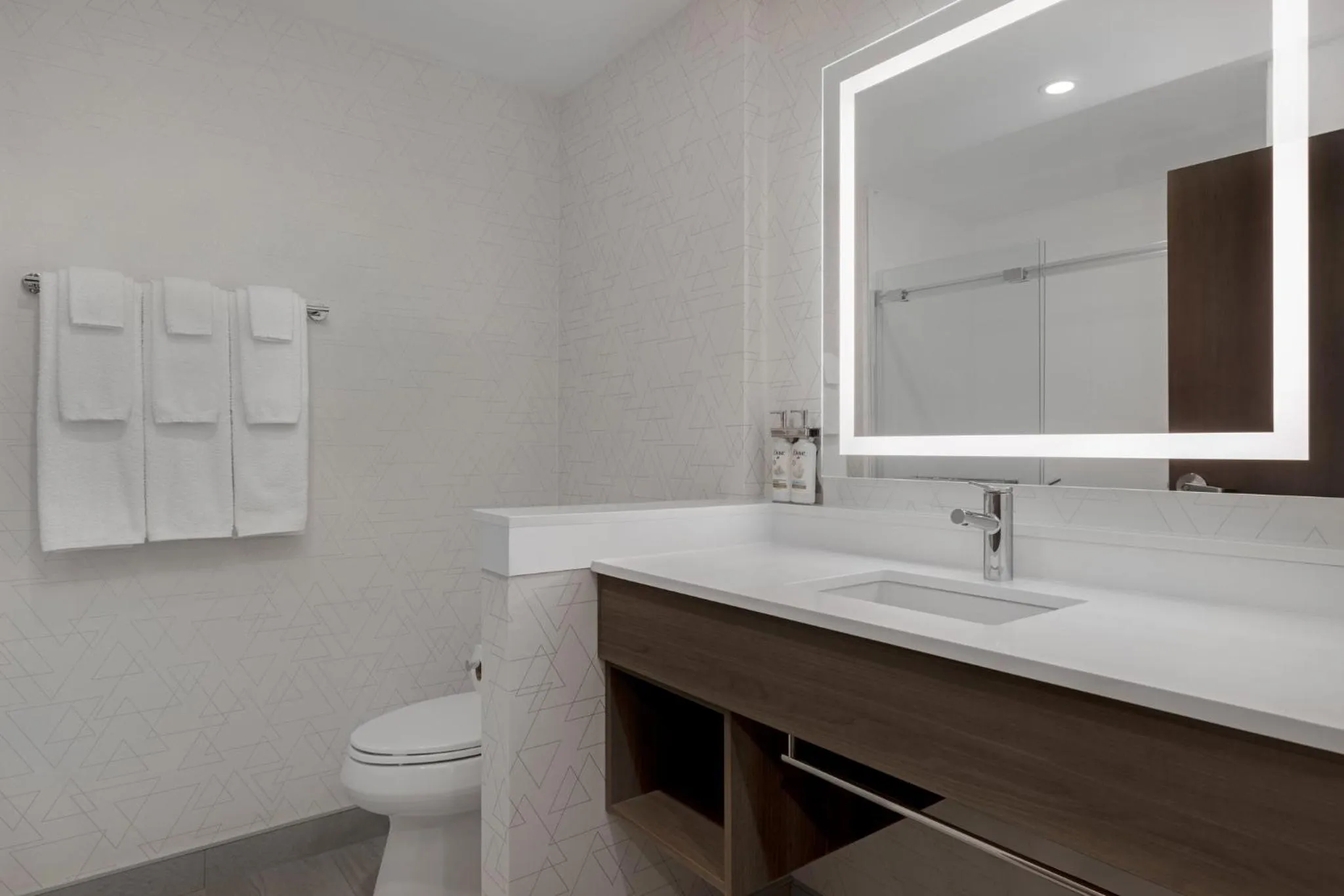 Bathroom in Holiday Inn Express & Suites St Thomas