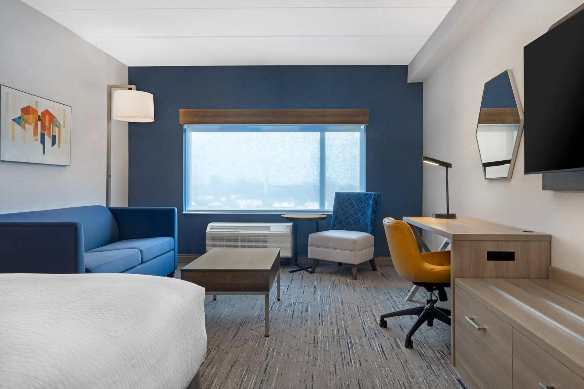 Photo of the whole room, Bed in Holiday Inn Express & Suites St Thomas