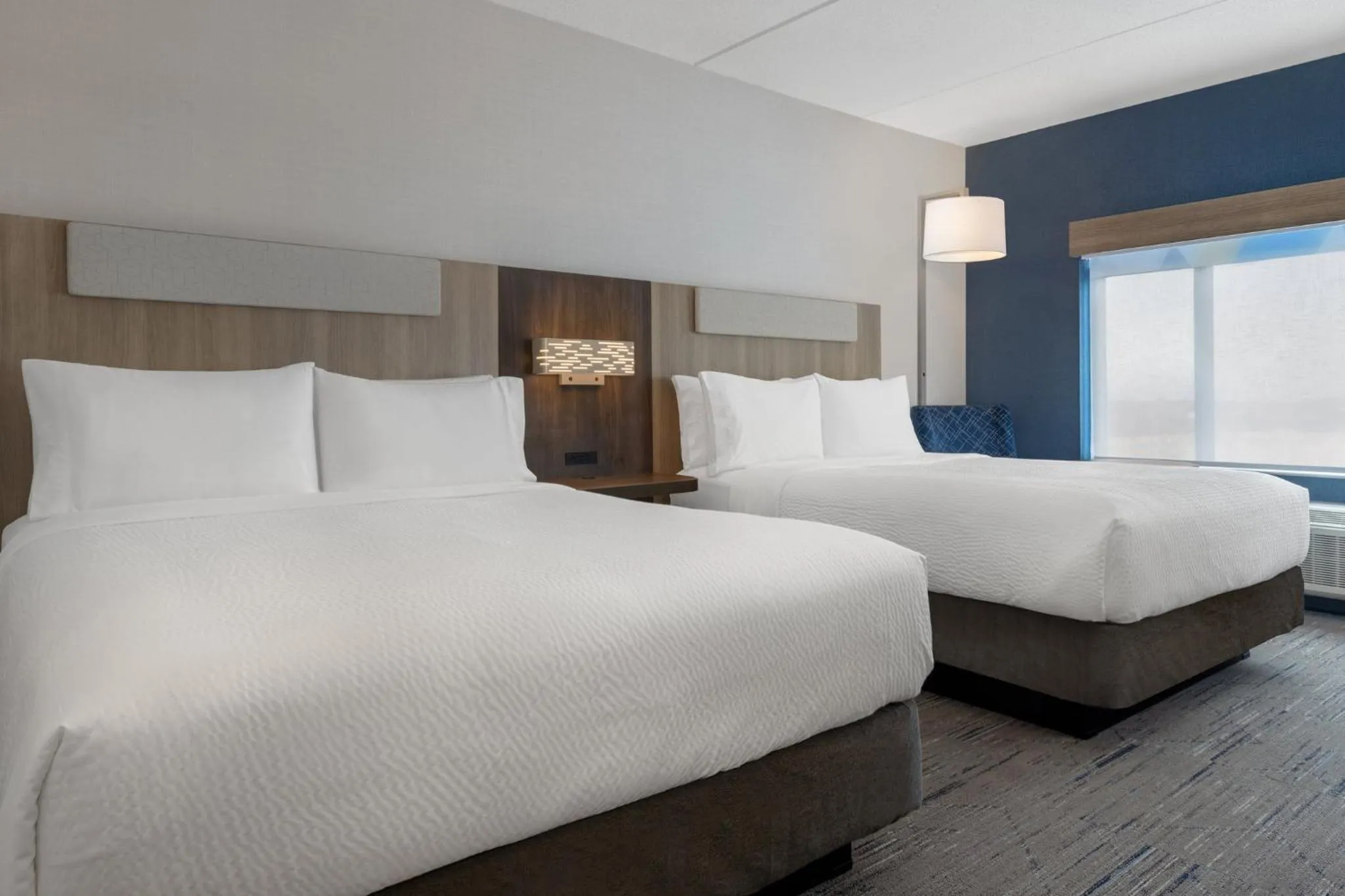 Photo of the whole room, Bed in Holiday Inn Express & Suites St Thomas