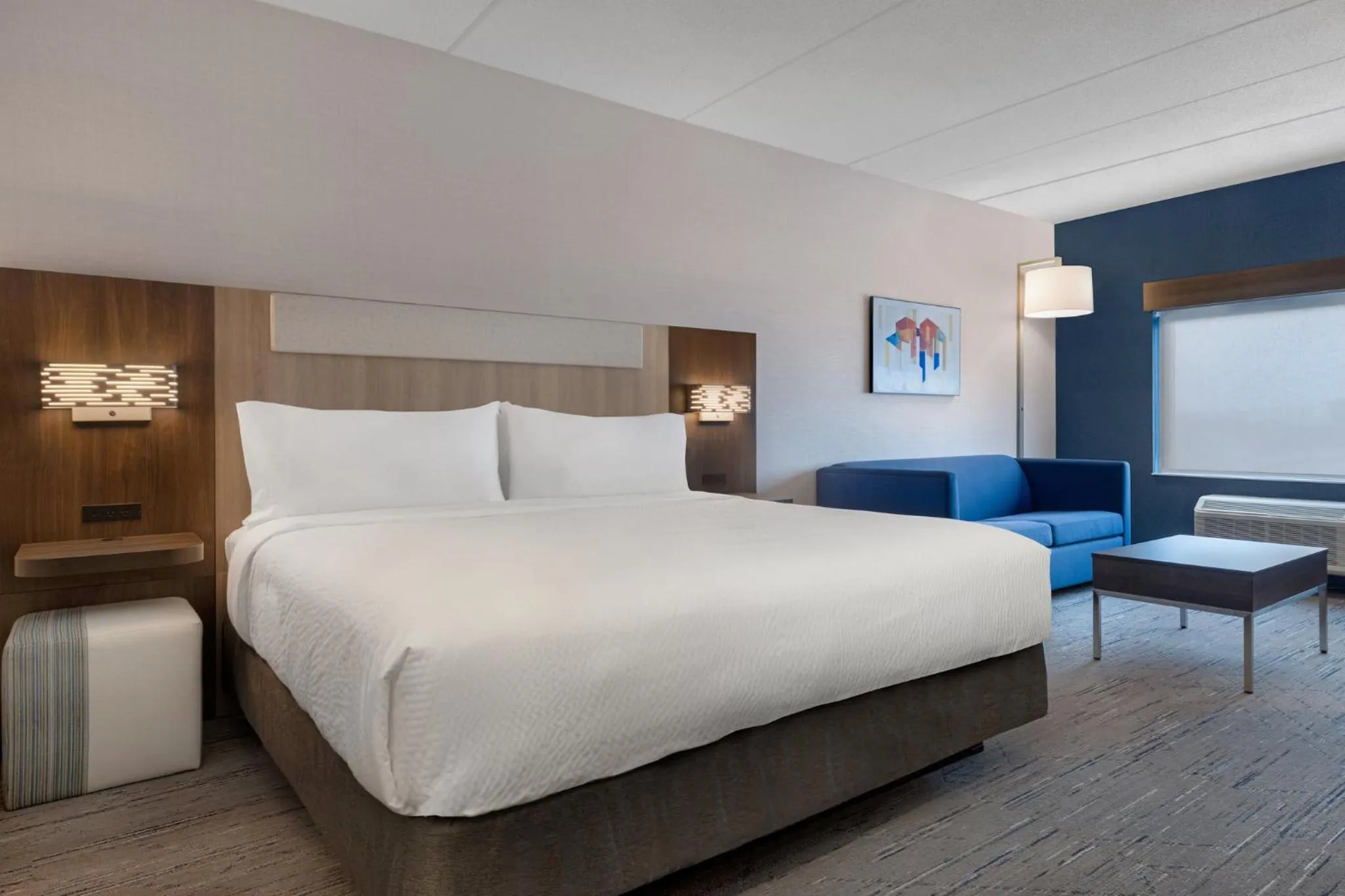 Photo of the whole room, Bed in Holiday Inn Express & Suites St Thomas