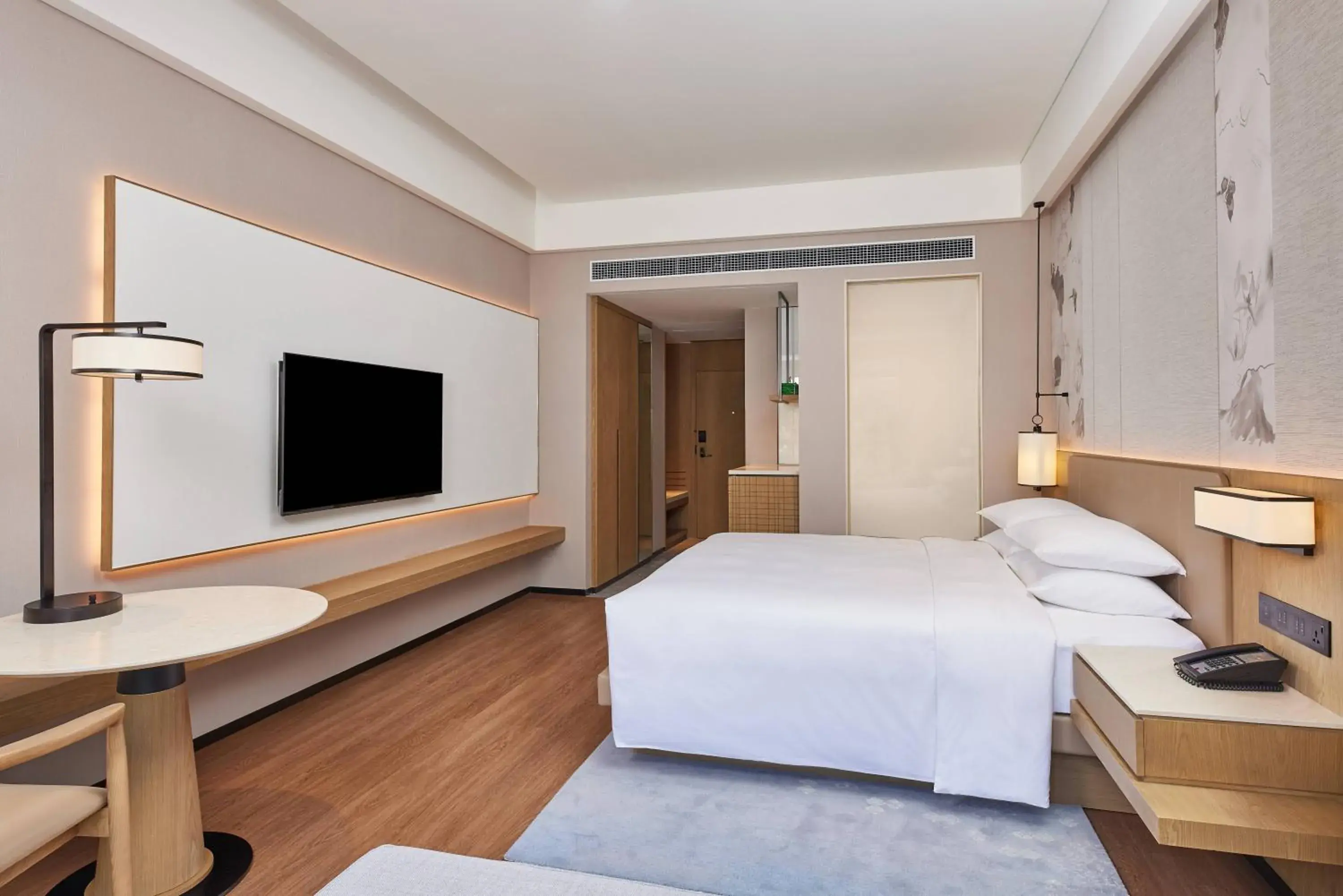 Deluxe King Room with Mountain View in Courtyard by Marriott Jiuzhaigou Deluxe King Room with Mountain View in Courtyard by Marriott Jiuzhaigou