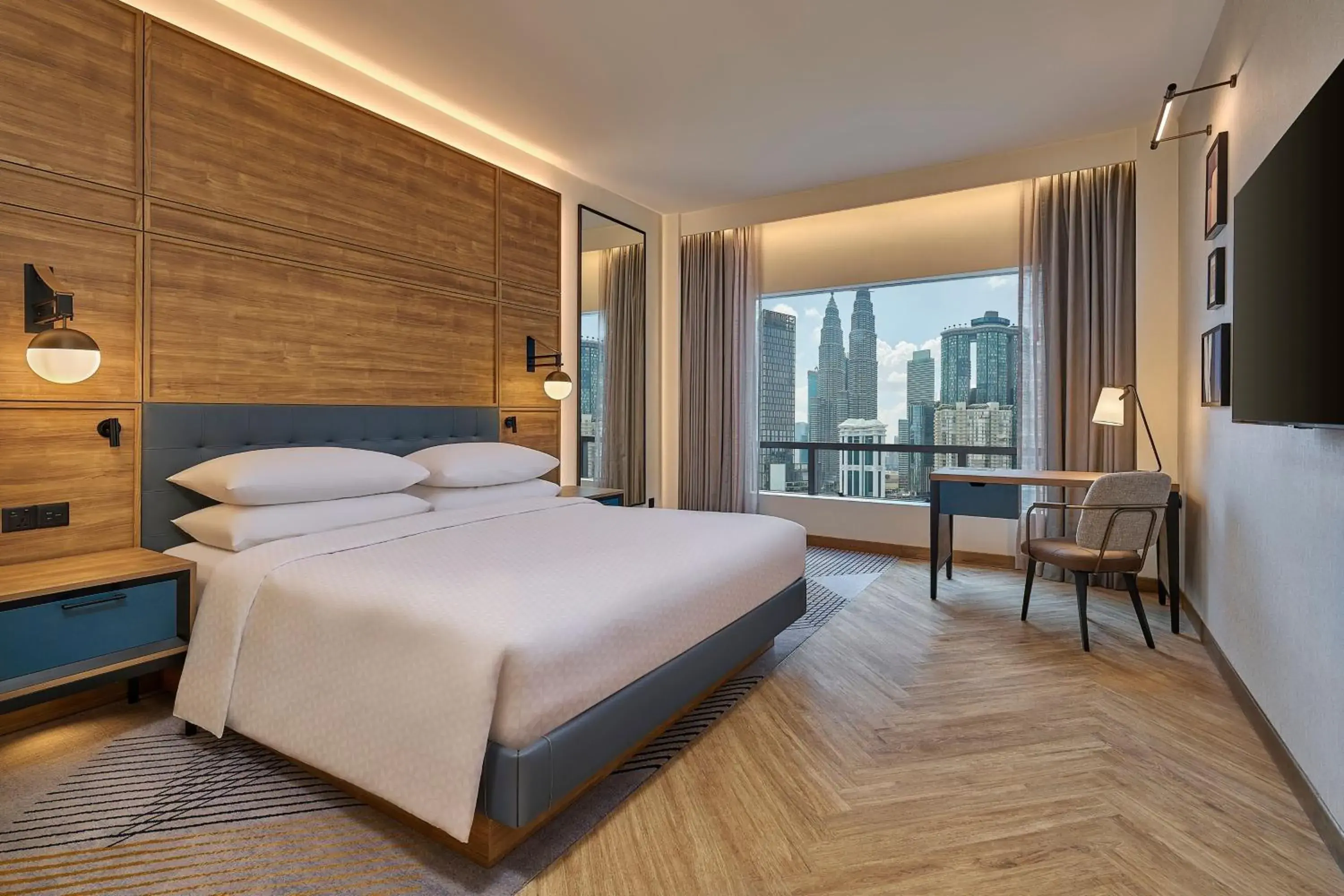 Deluxe King Room with Twin Towers View in Four Points by Sheraton Kuala Lumpur, City Centre Deluxe King Room with Twin Towers View in Four Points by Sheraton Kuala Lumpur, City Centre