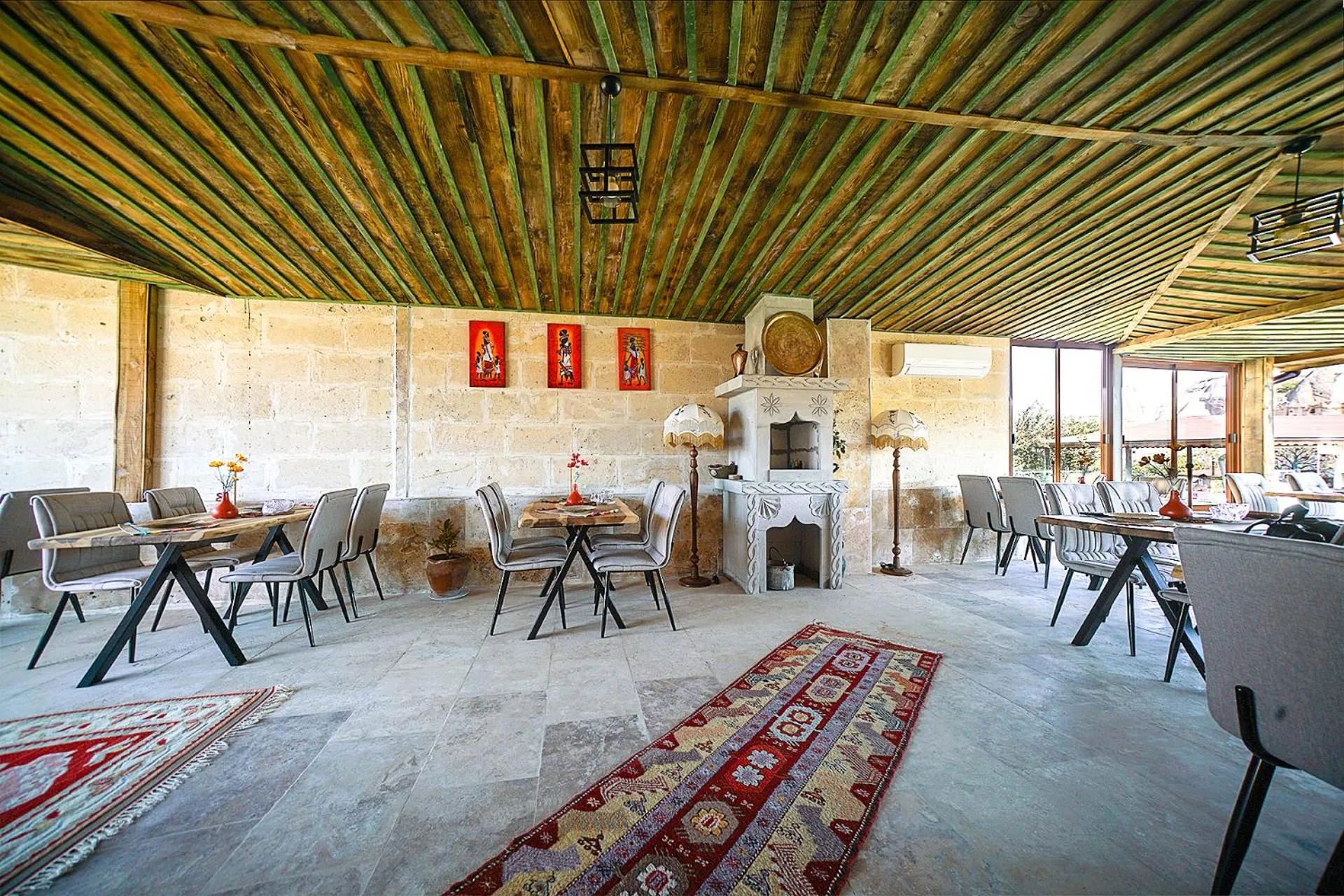 Restaurant/places to eat in Aysel Inn House