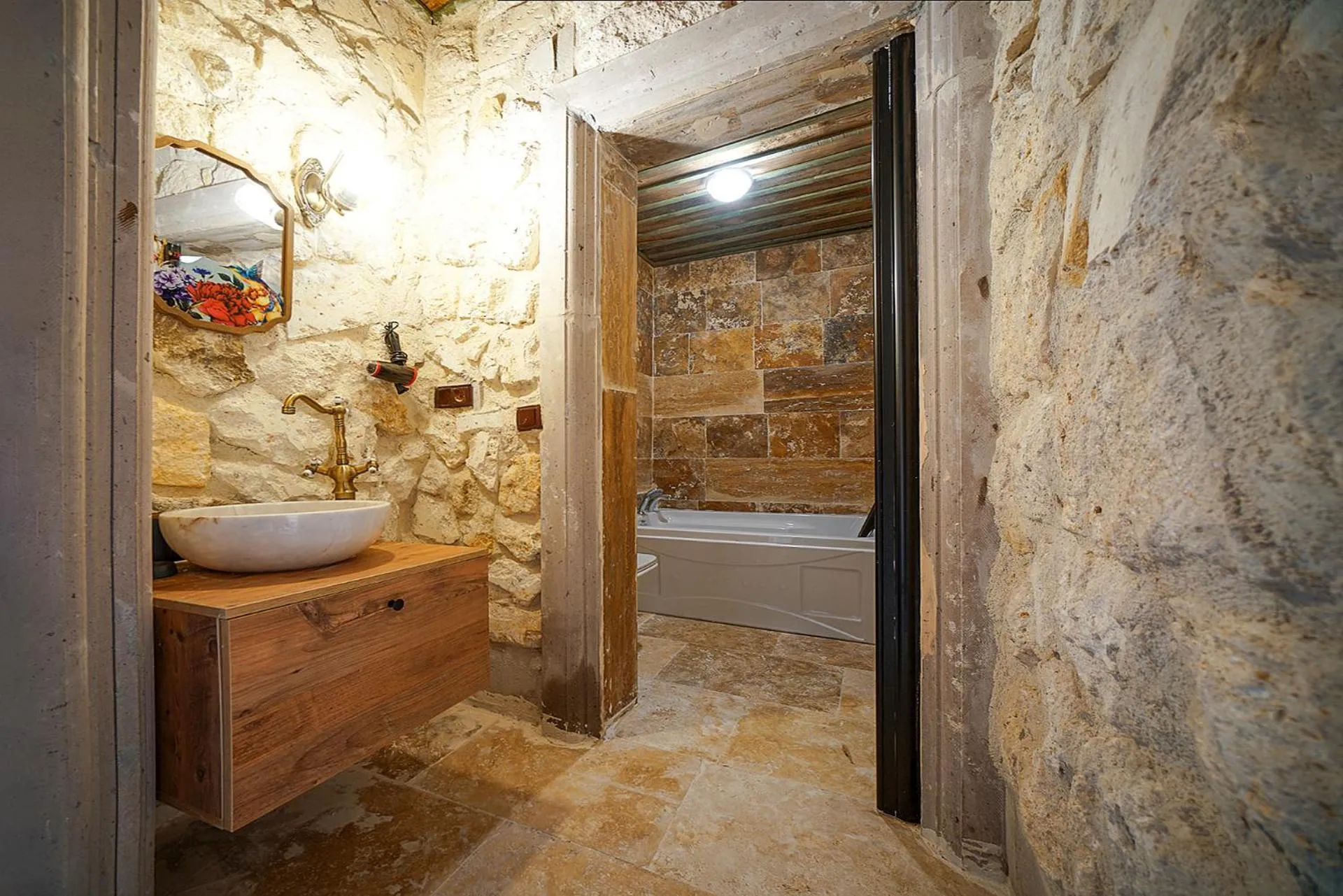 Shower in Aysel Inn House