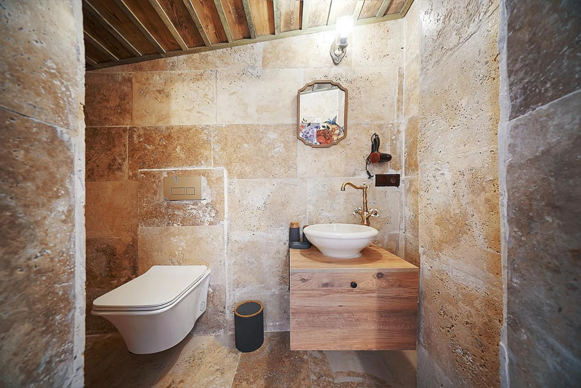 Bathroom in Aysel Inn House