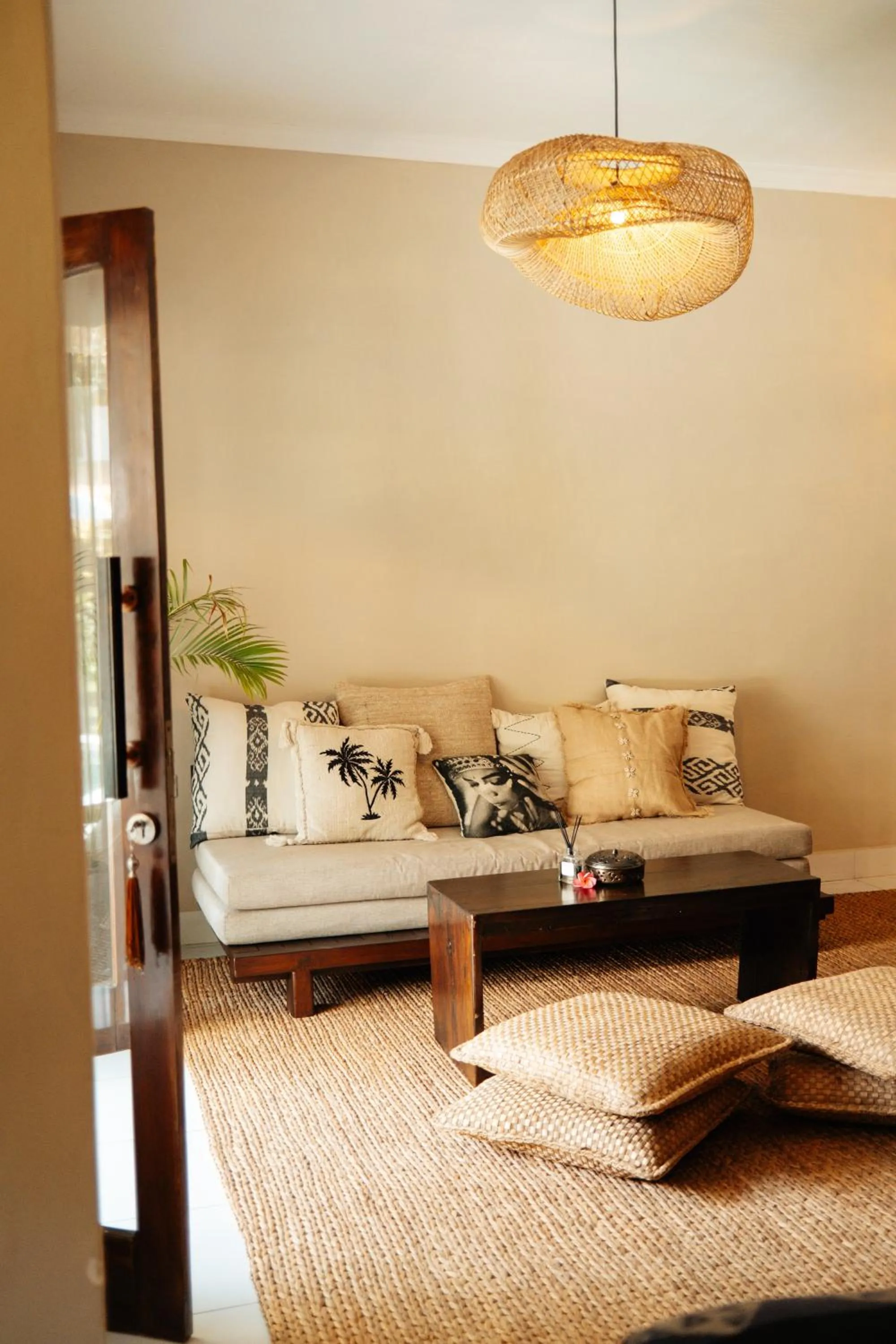 Living room, Bed in Hani Hideaway