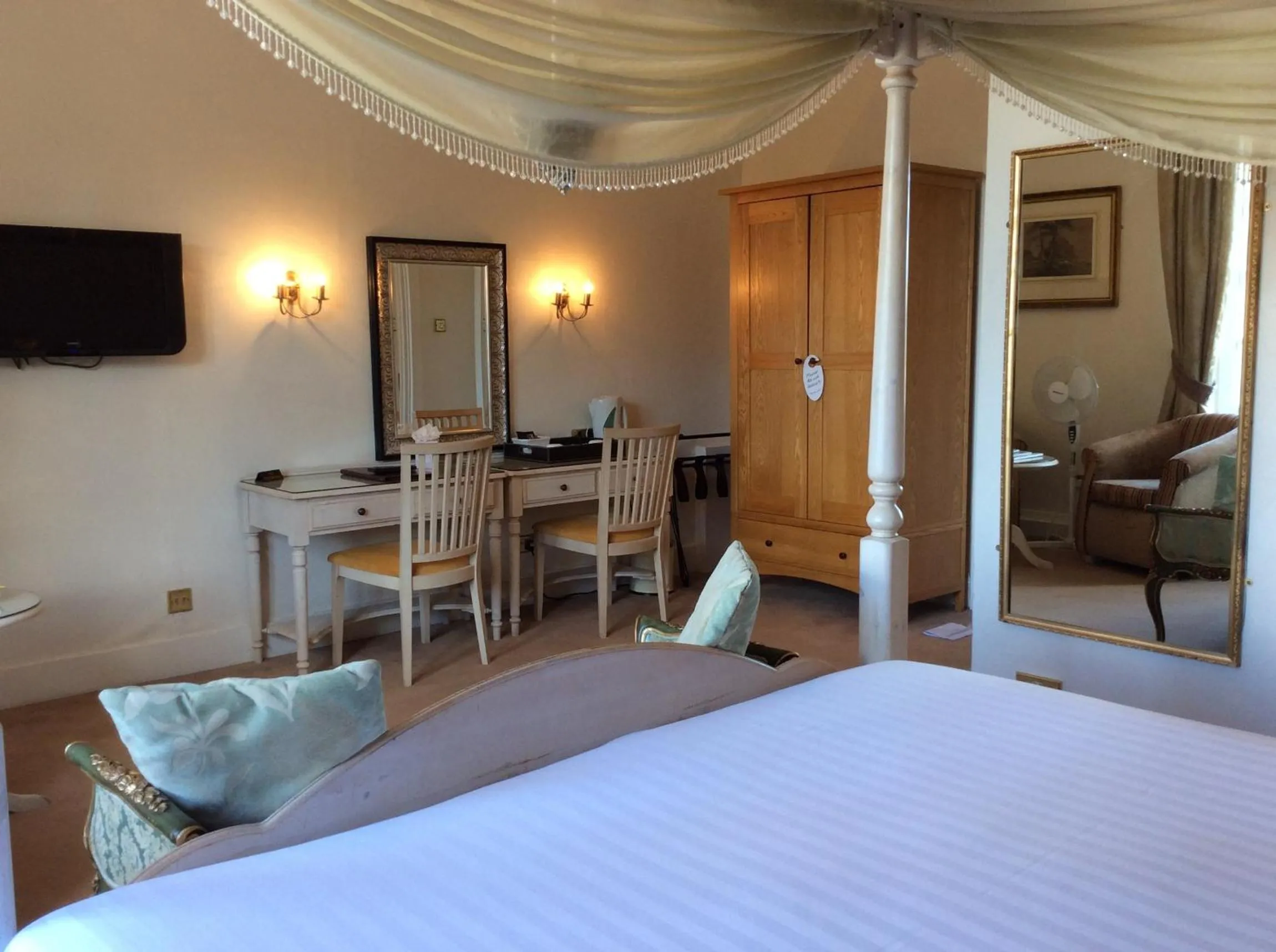 Bedroom, Bed in Bedford Hotel