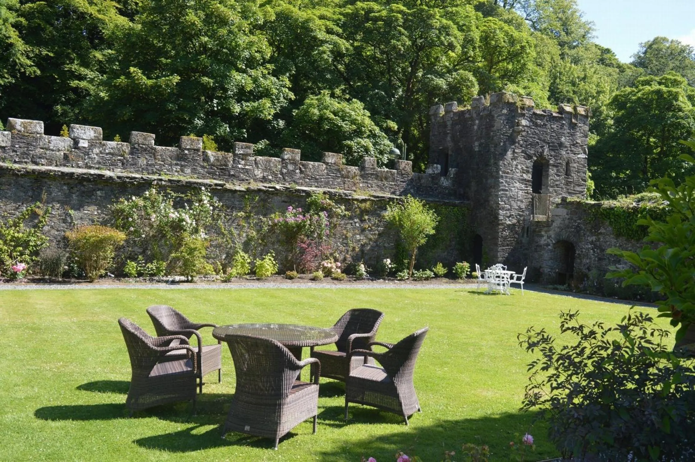 Garden in Bedford Hotel