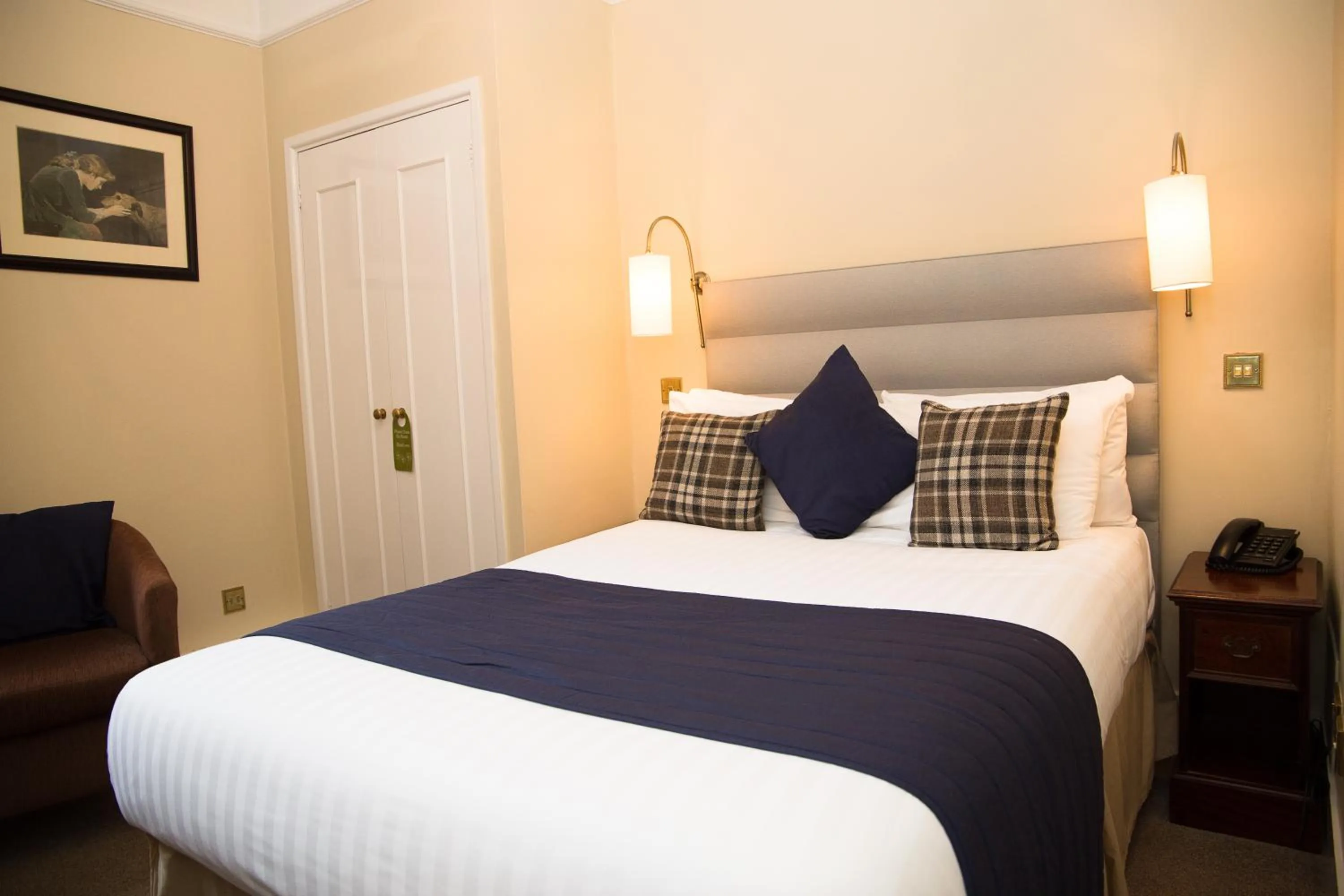 Bedroom, Bed in Bedford Hotel