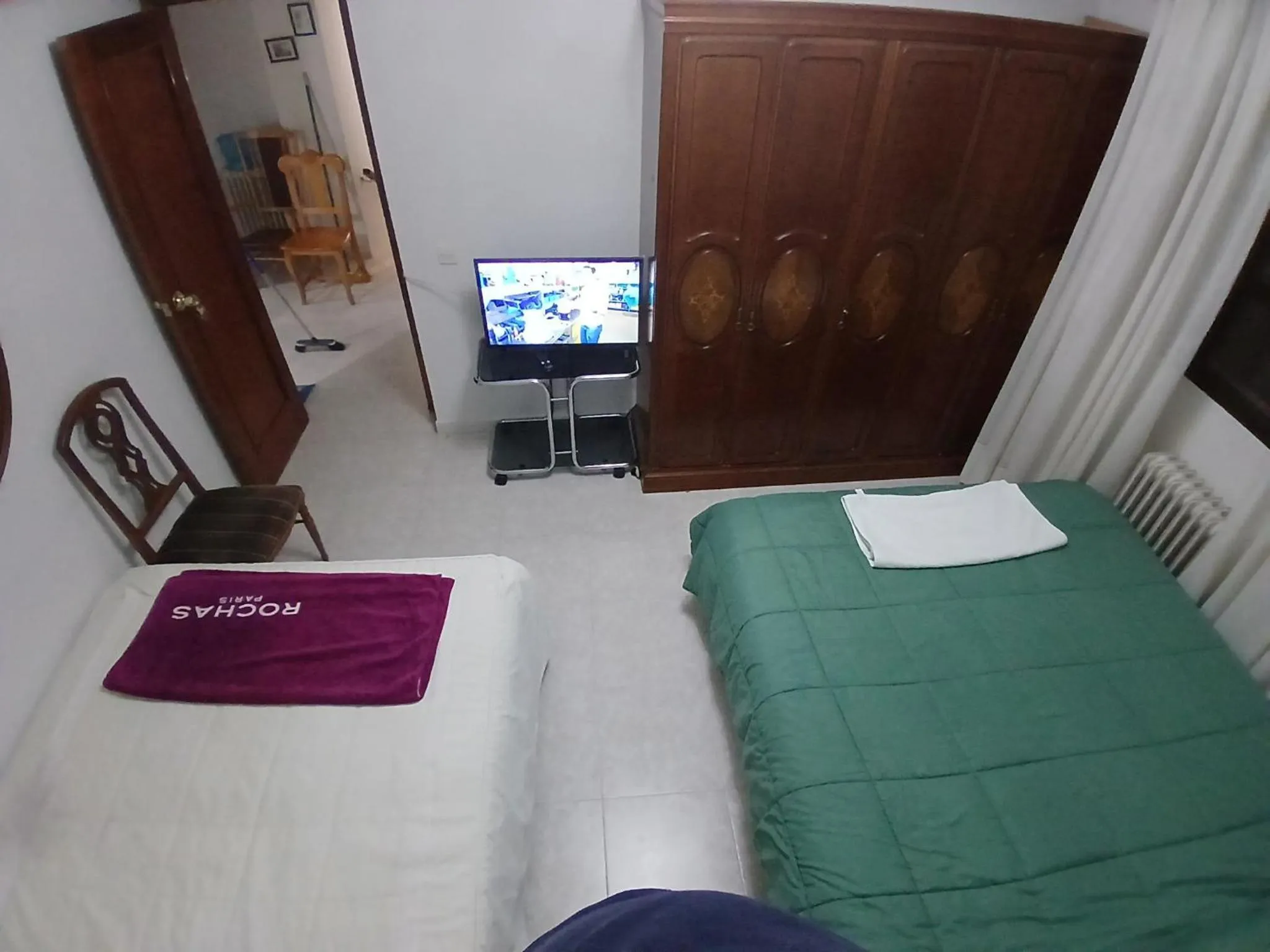Communal lounge/ TV room, Bed in Private Double Room Toledo