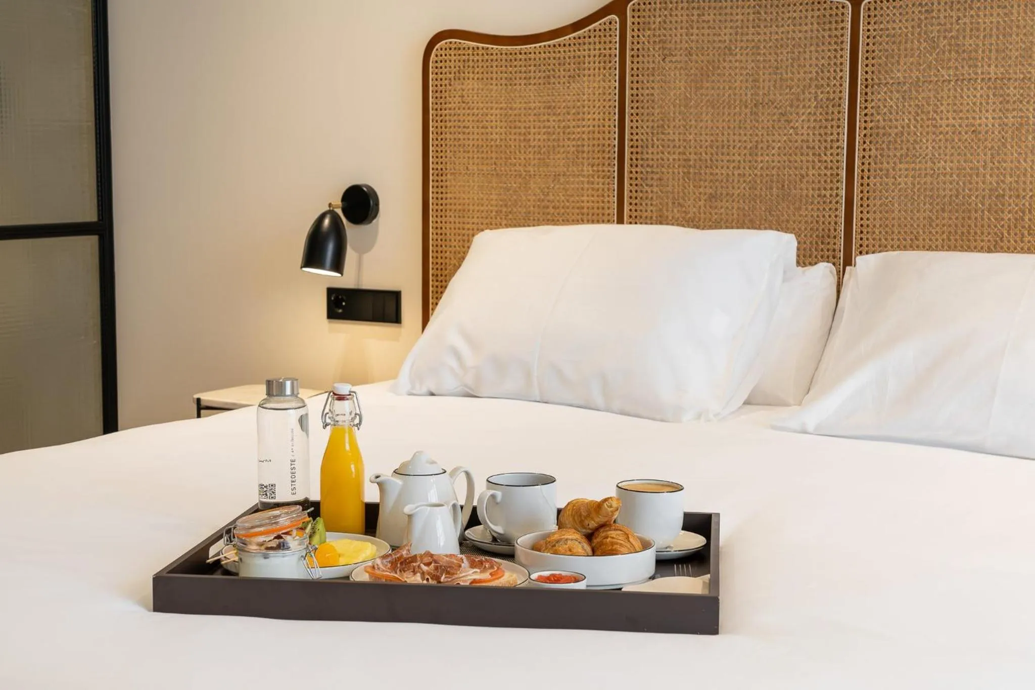 Decorative detail, Bed in Sercotel EsteOeste