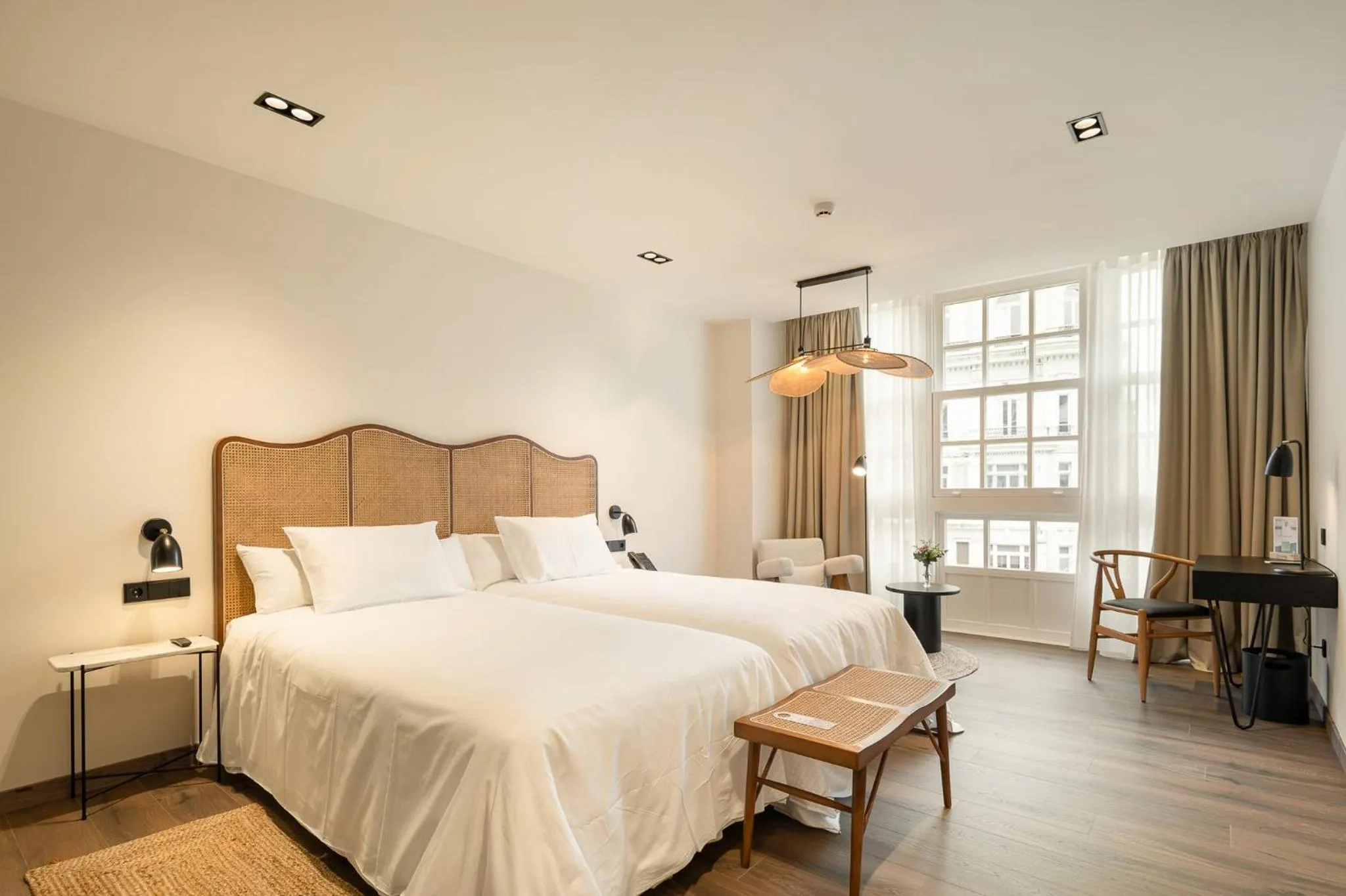 Photo of the whole room, Bed in Sercotel EsteOeste