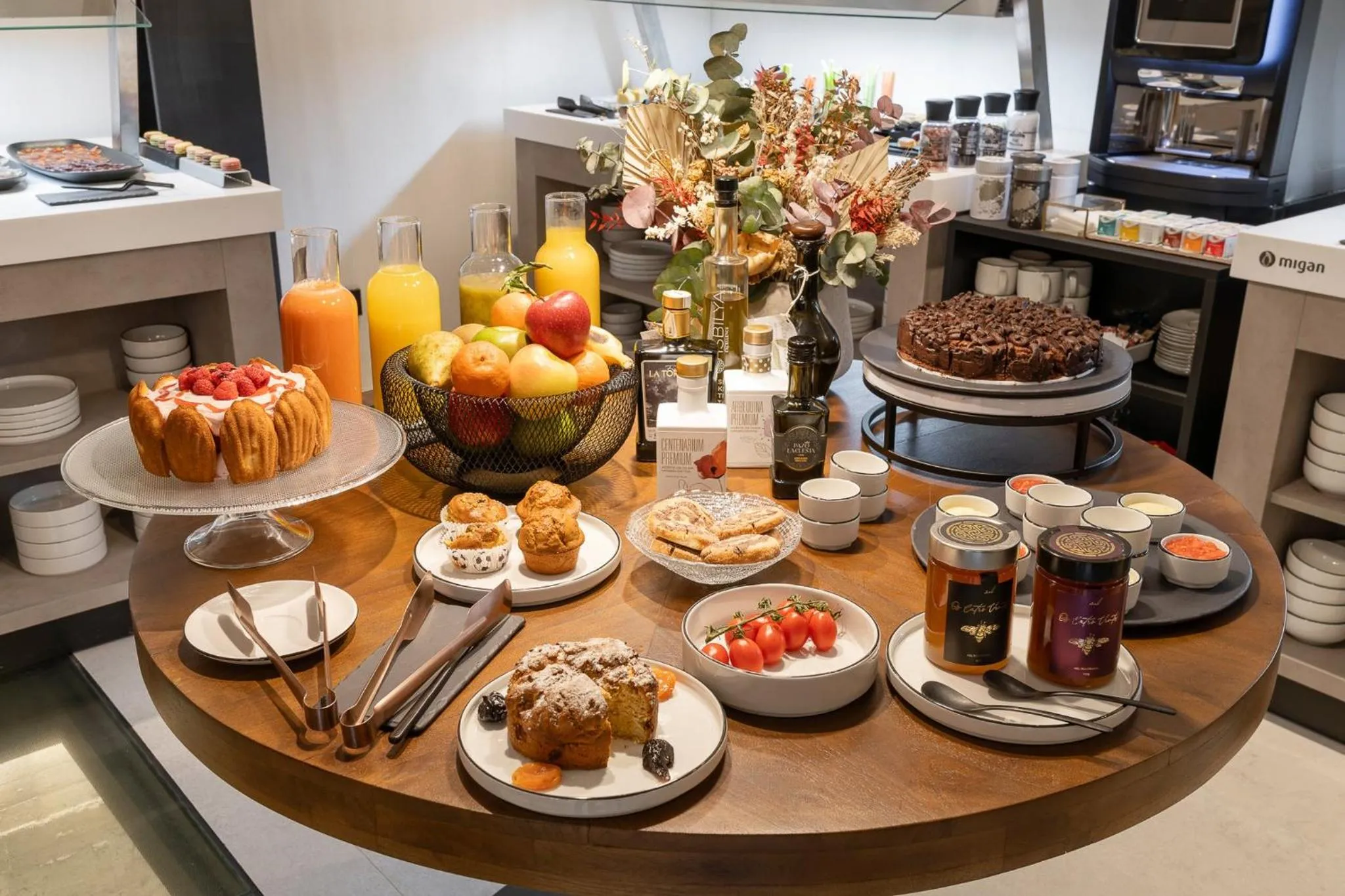 Buffet breakfast in Sercotel EsteOeste