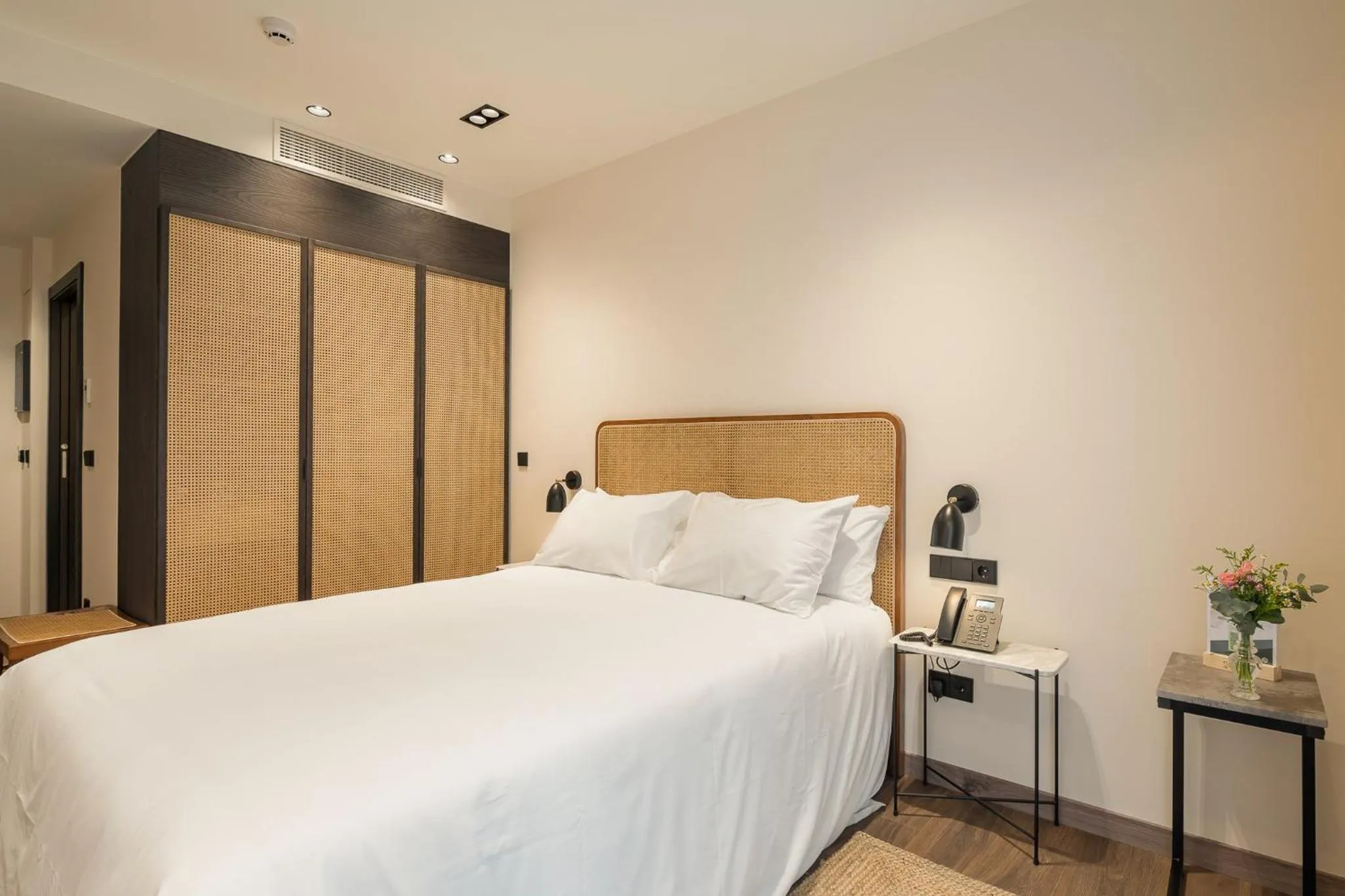 Photo of the whole room, Bed in Sercotel EsteOeste