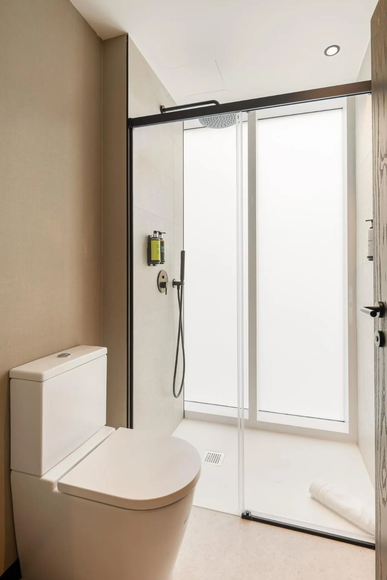 Shower in Sercotel EsteOeste