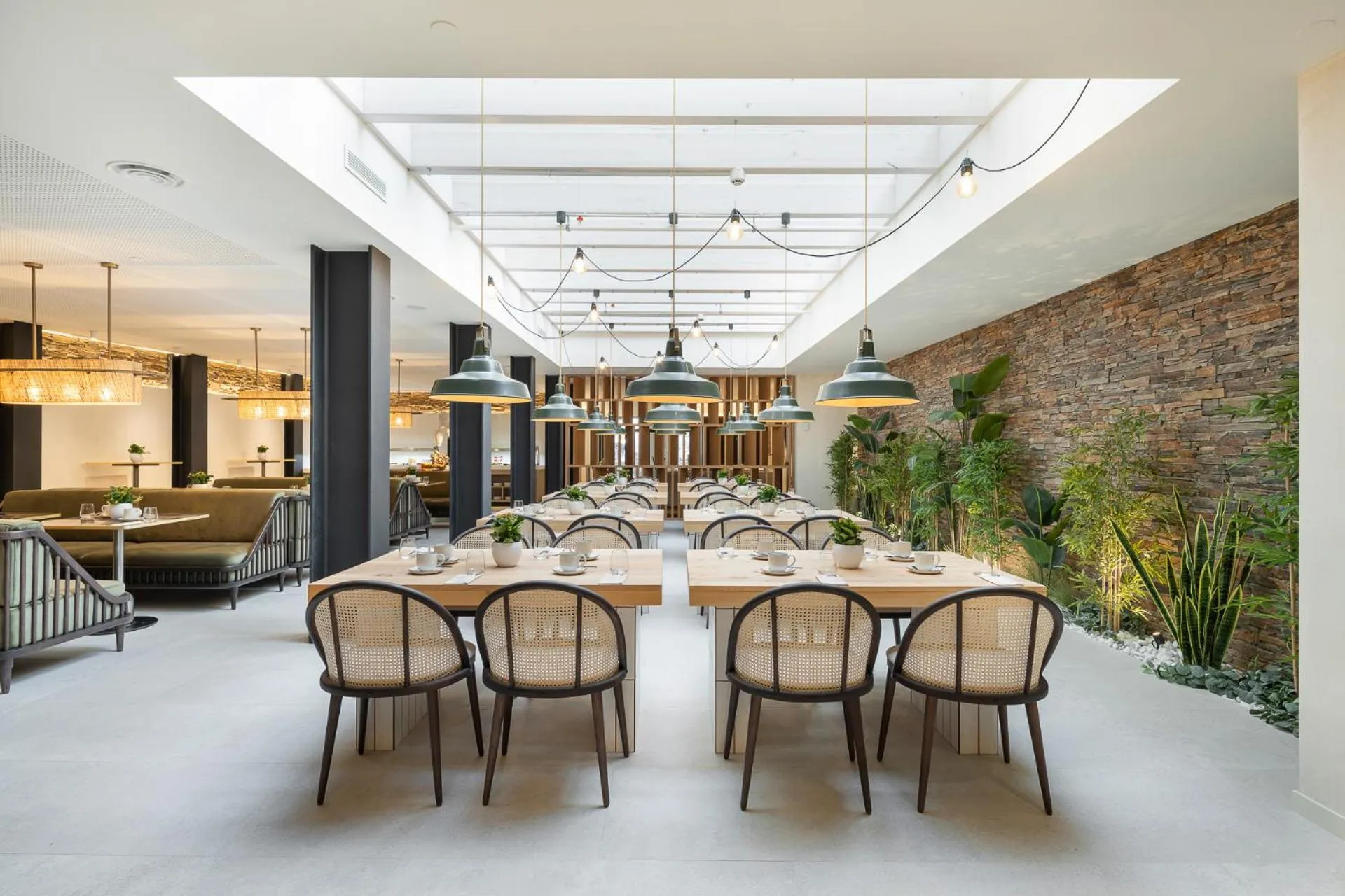 Dining area in Sercotel EsteOeste