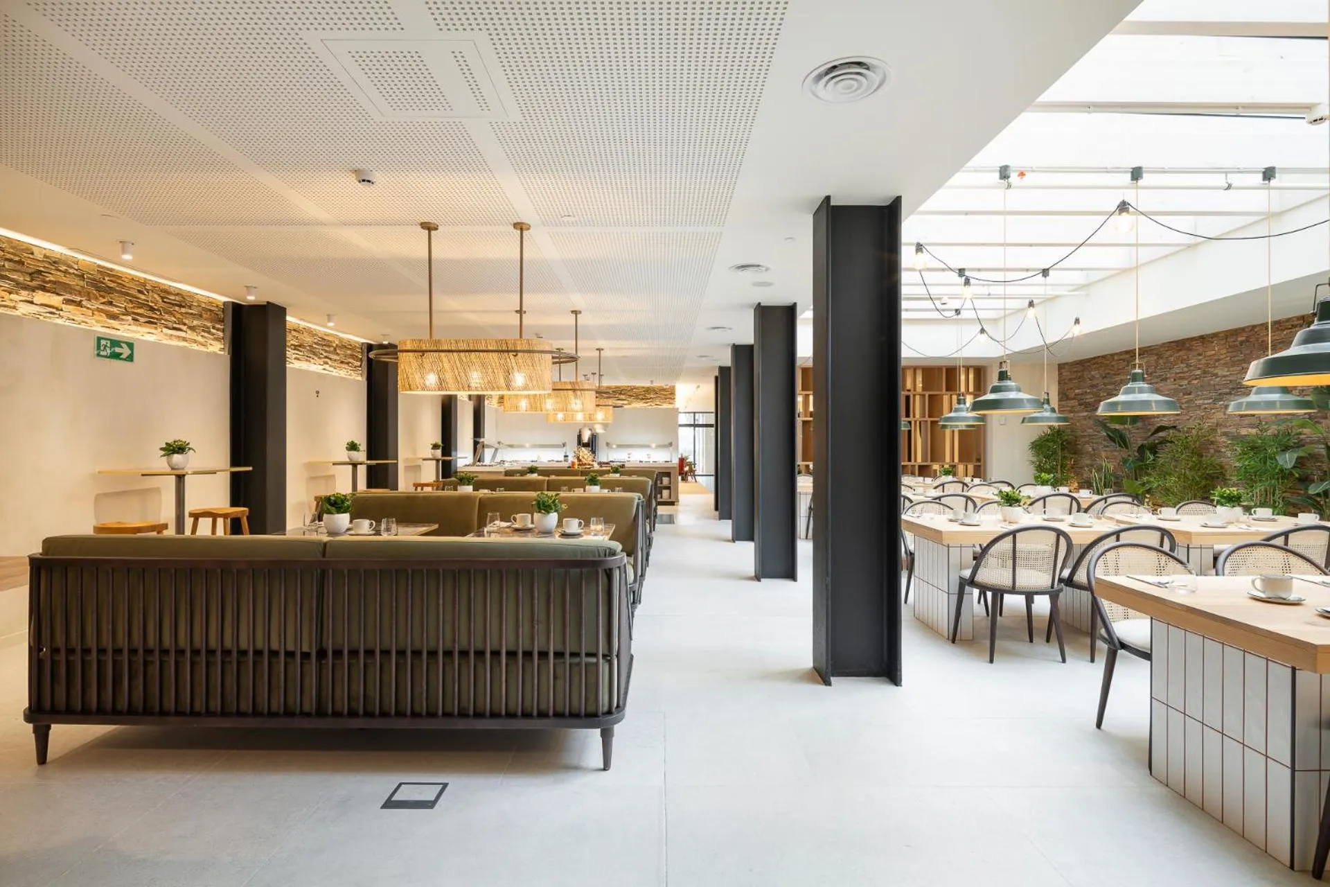 Restaurant/places to eat in Sercotel EsteOeste