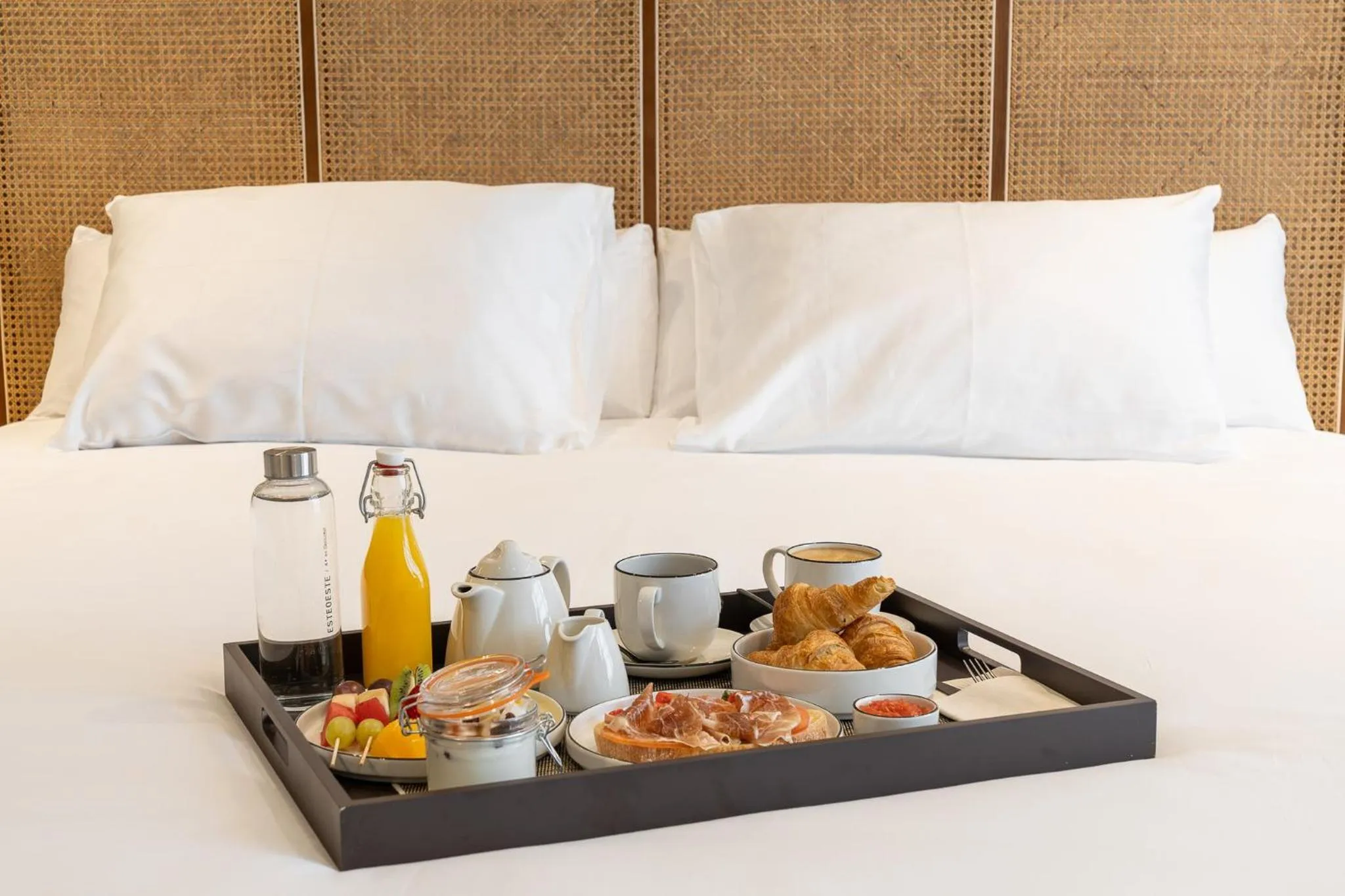 Decorative detail, Bed in Sercotel EsteOeste