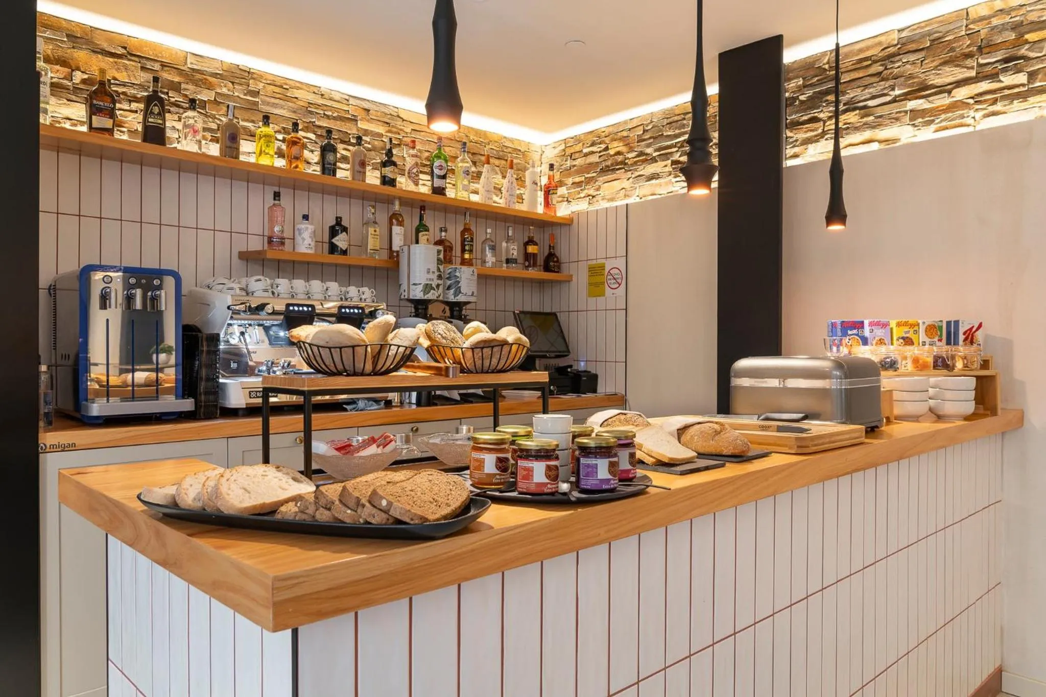 Buffet breakfast in Sercotel EsteOeste