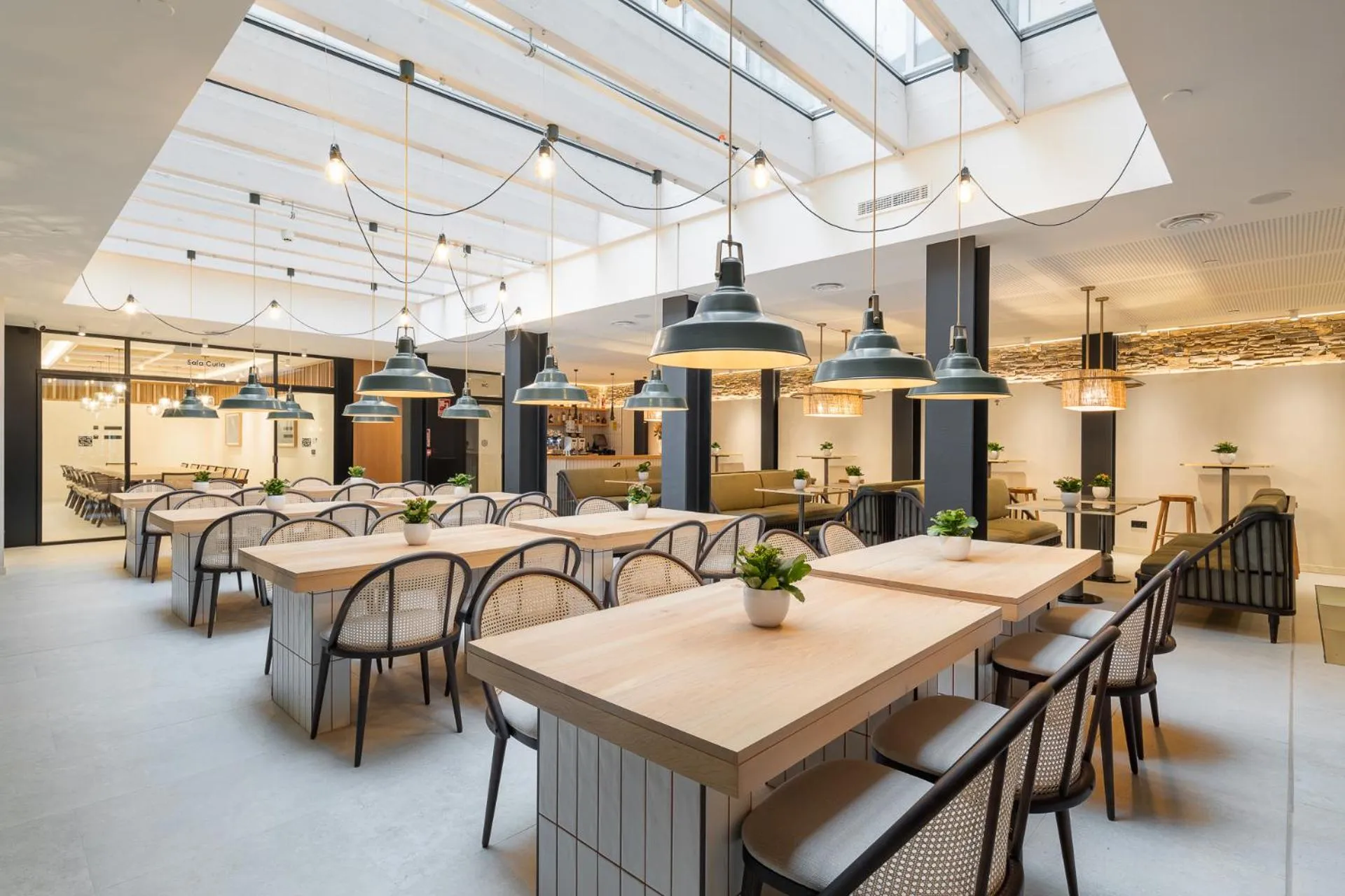 Dining area in Sercotel EsteOeste