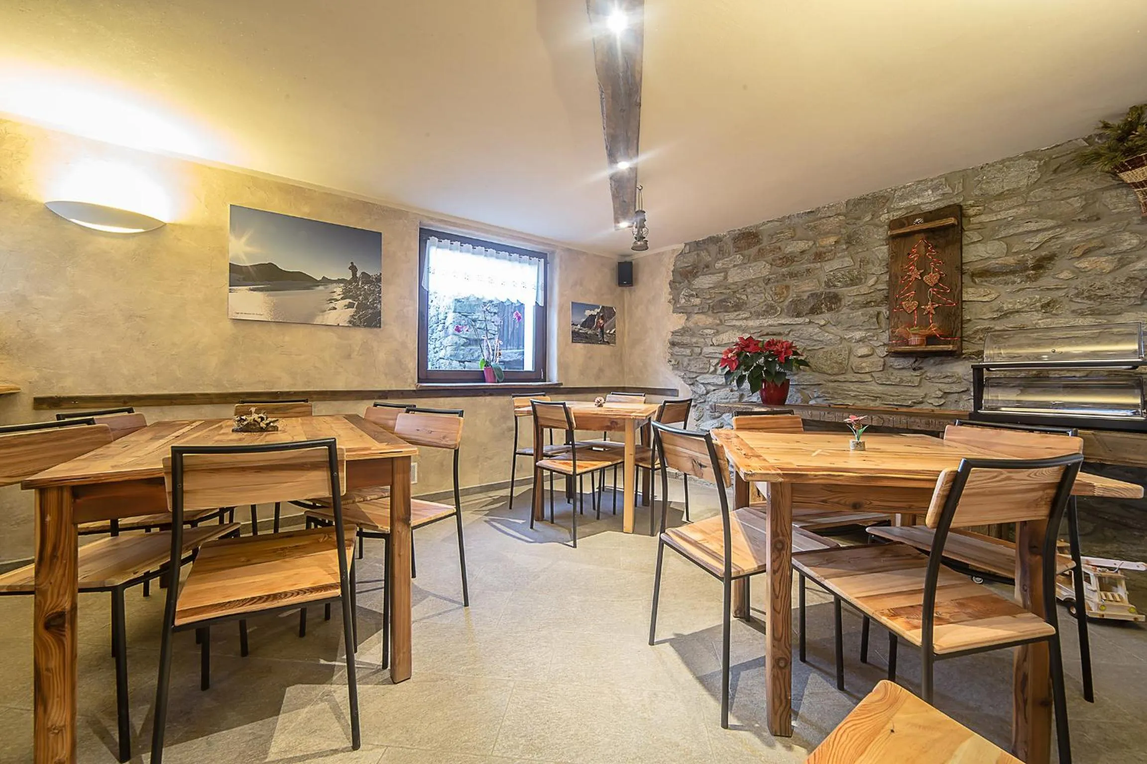 Restaurant/places to eat in Alpe Rebelle