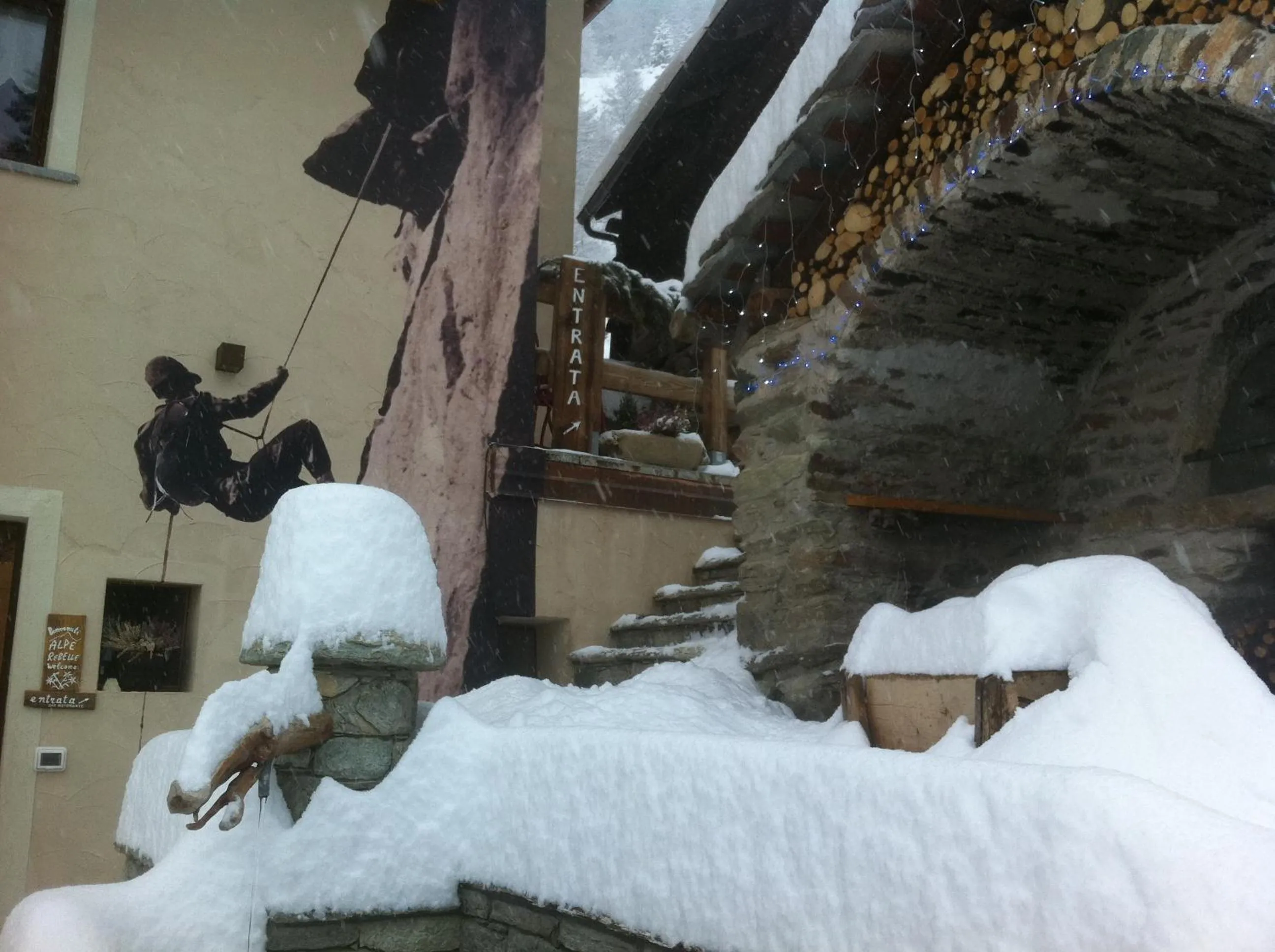 Facade/entrance in Alpe Rebelle