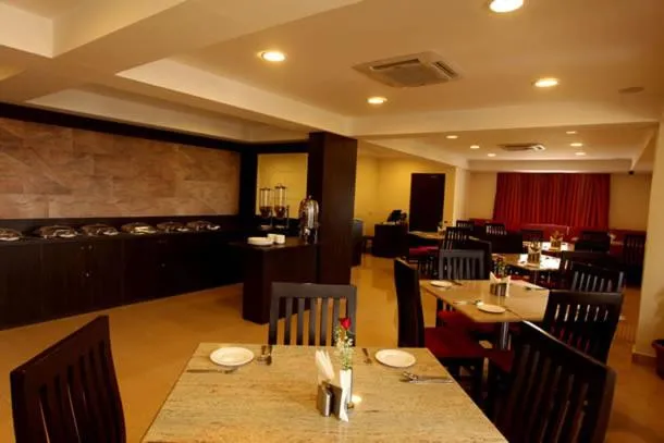 Restaurant/places to eat in Hotel Nagarjuna Suites