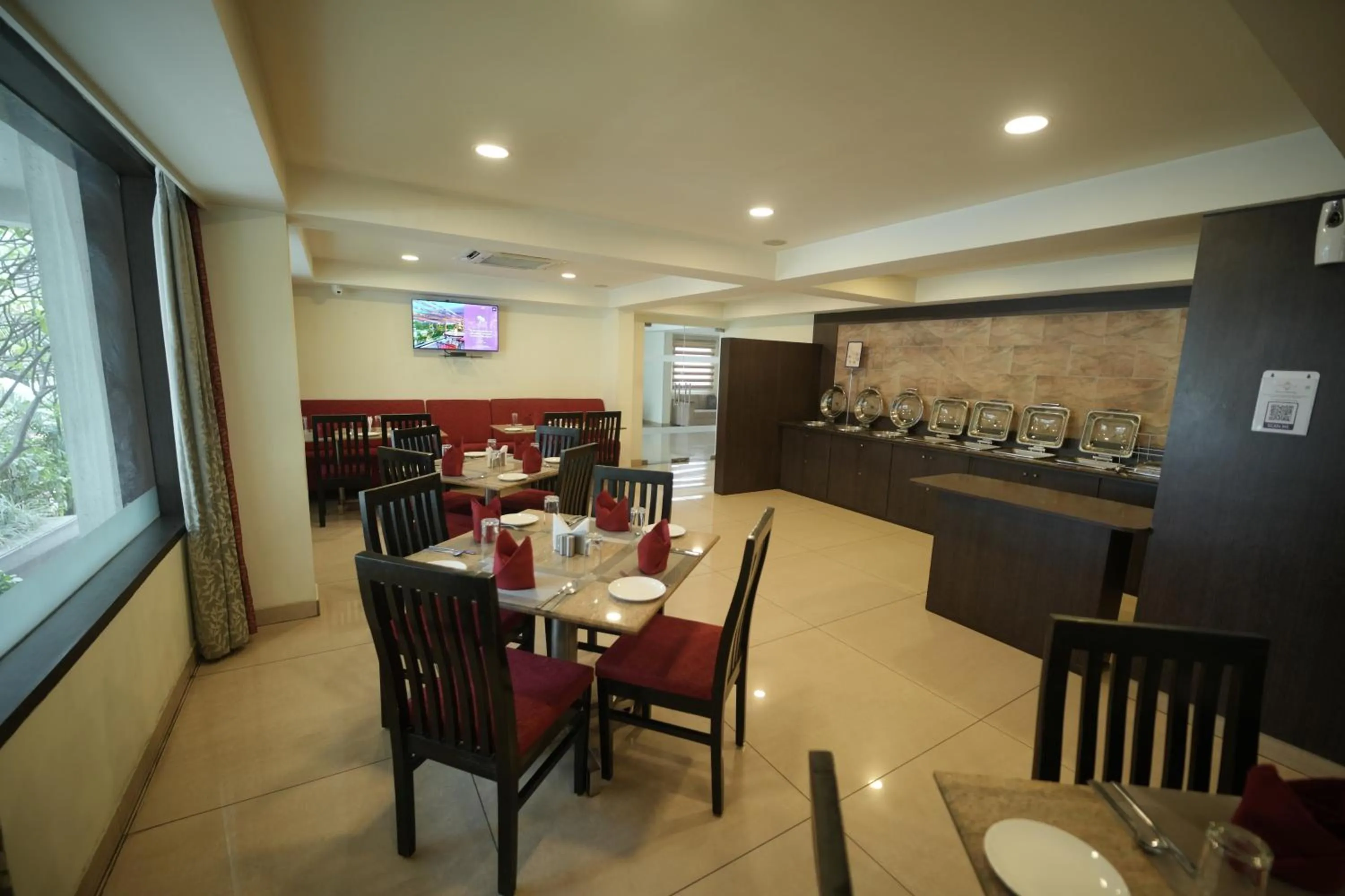 Restaurant/places to eat in Hotel Nagarjuna Suites