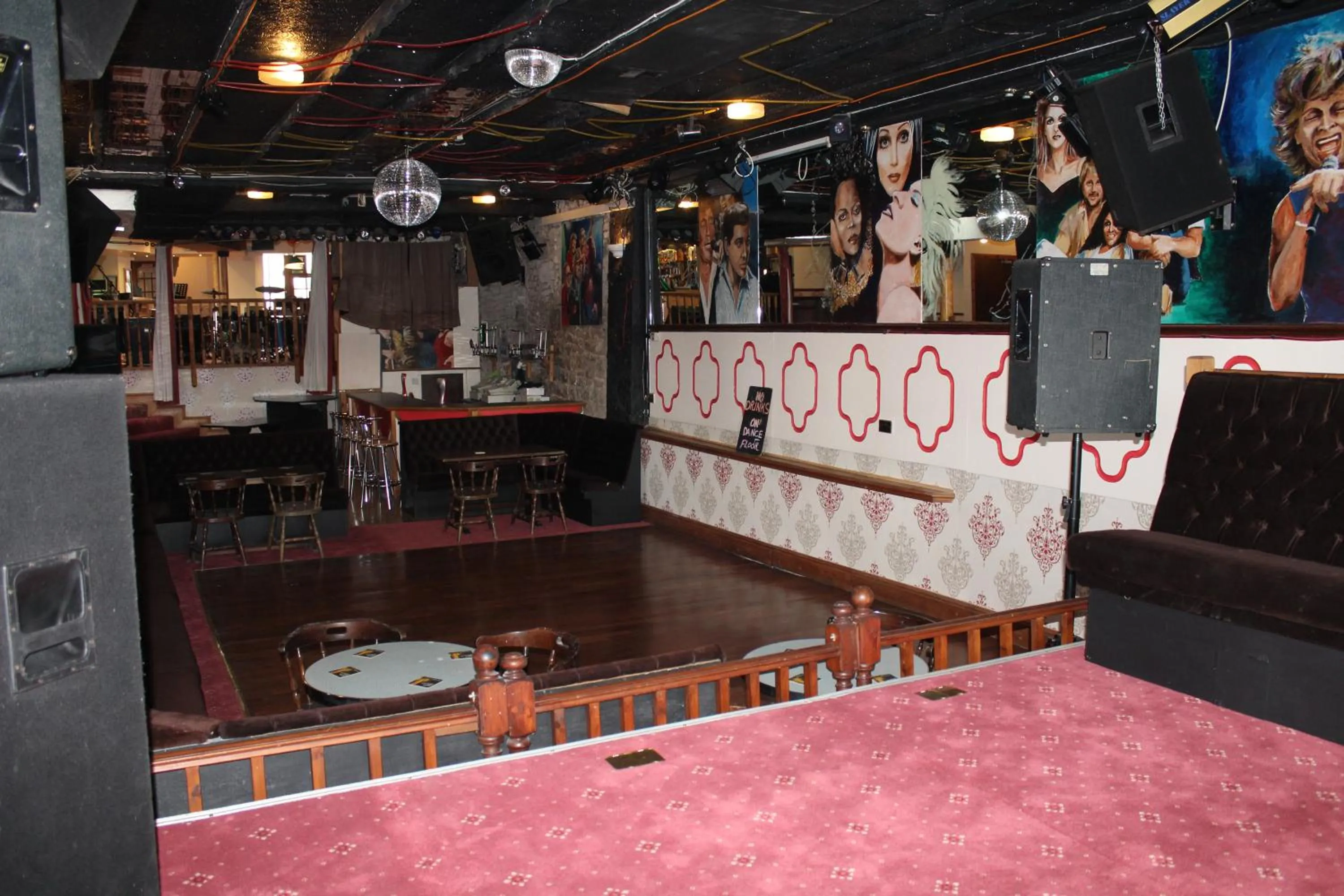 Nightclub / DJ in Middlegate Hotel