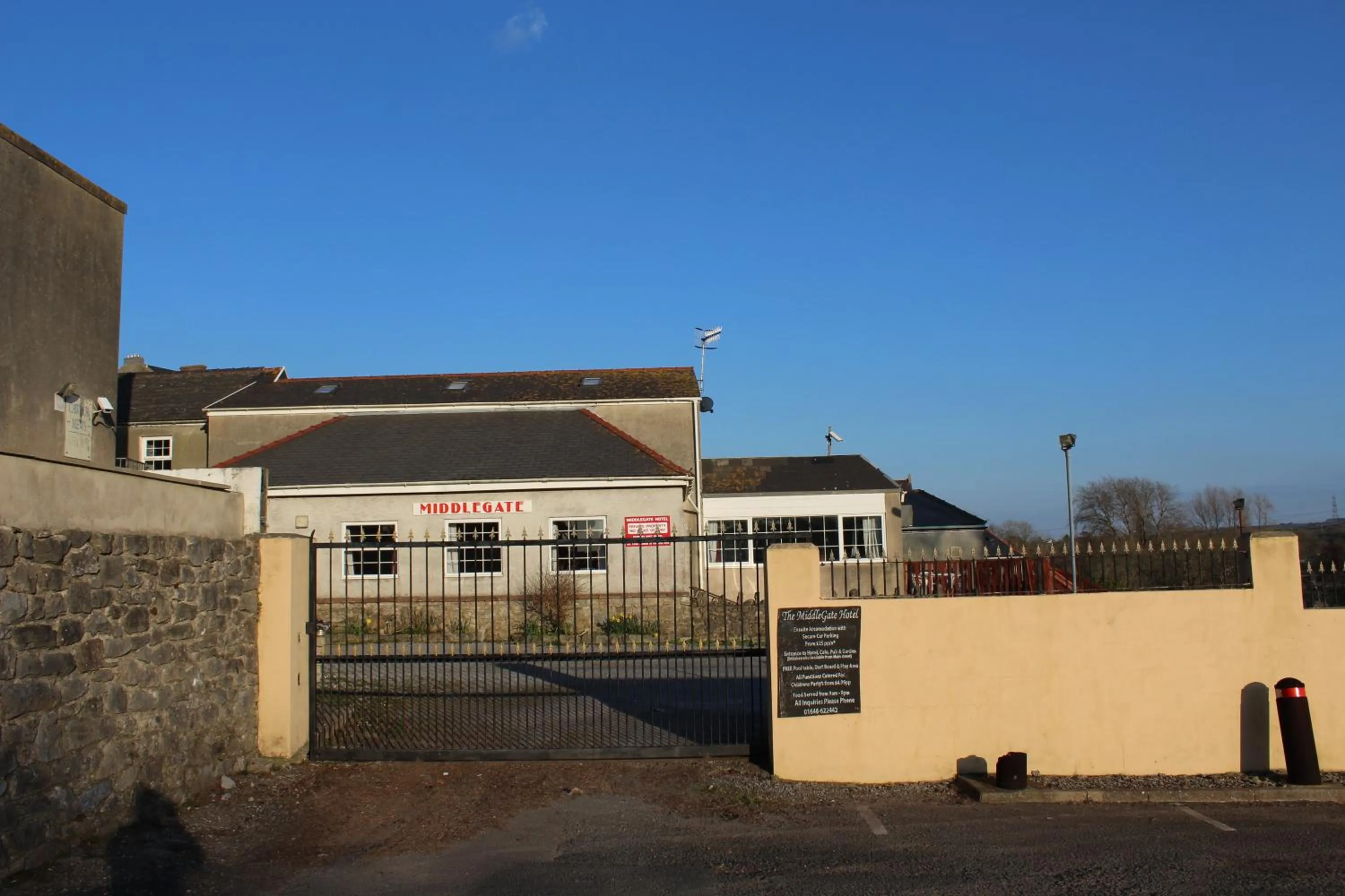 Property building in Middlegate Hotel