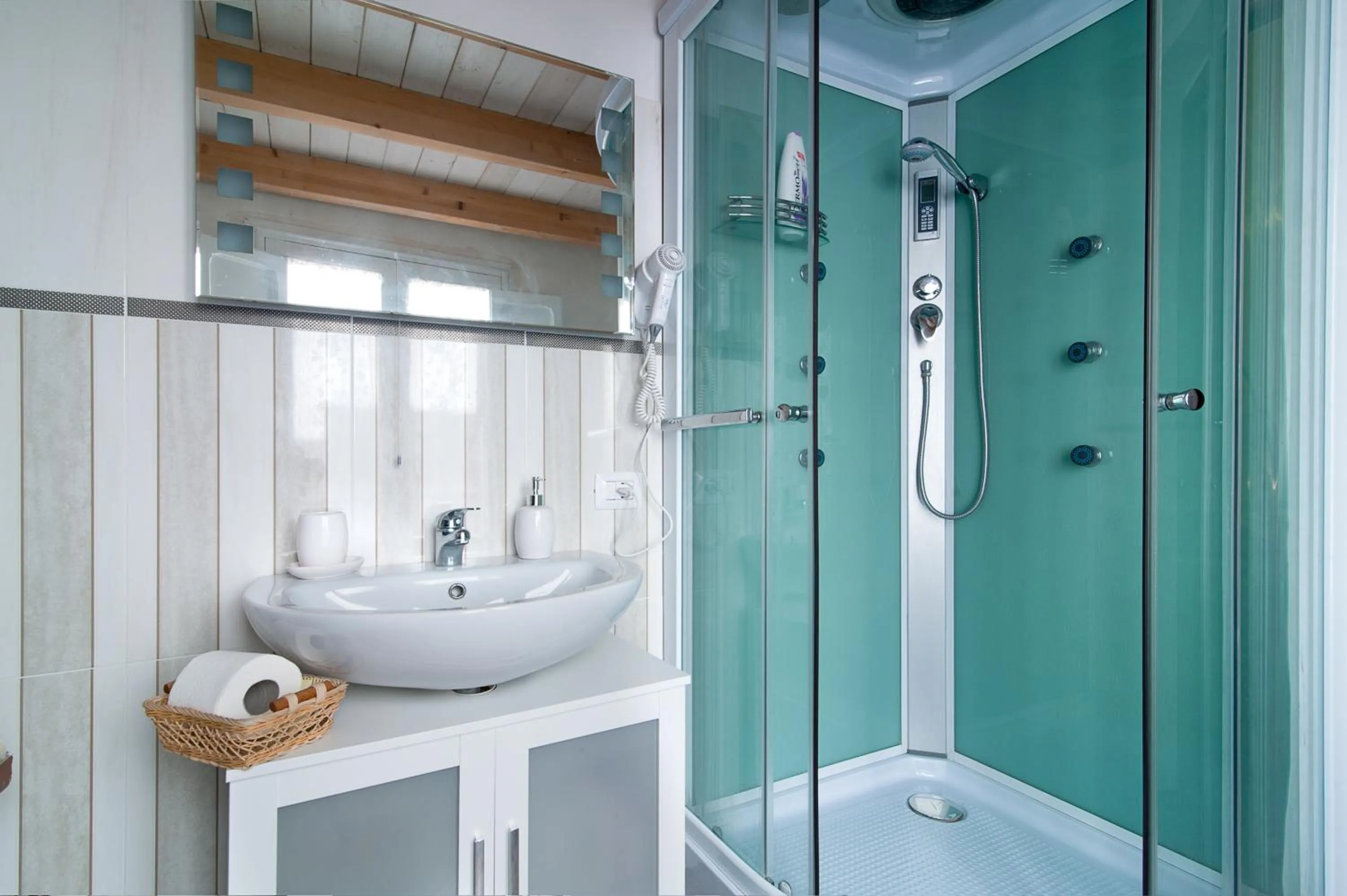 Shower in Palazzo Osanna