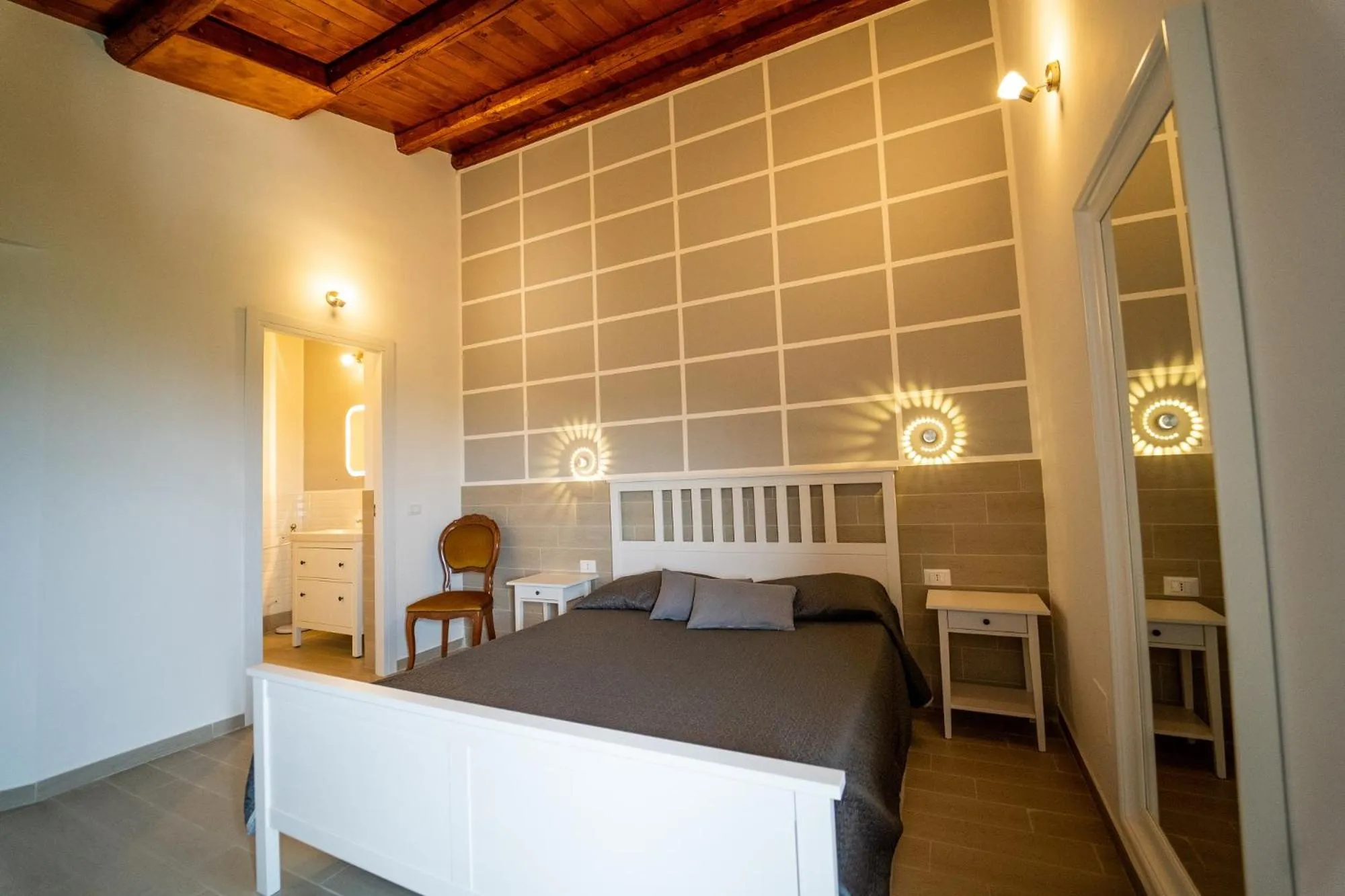 Photo of the whole room, Bed in Camagna Country House
