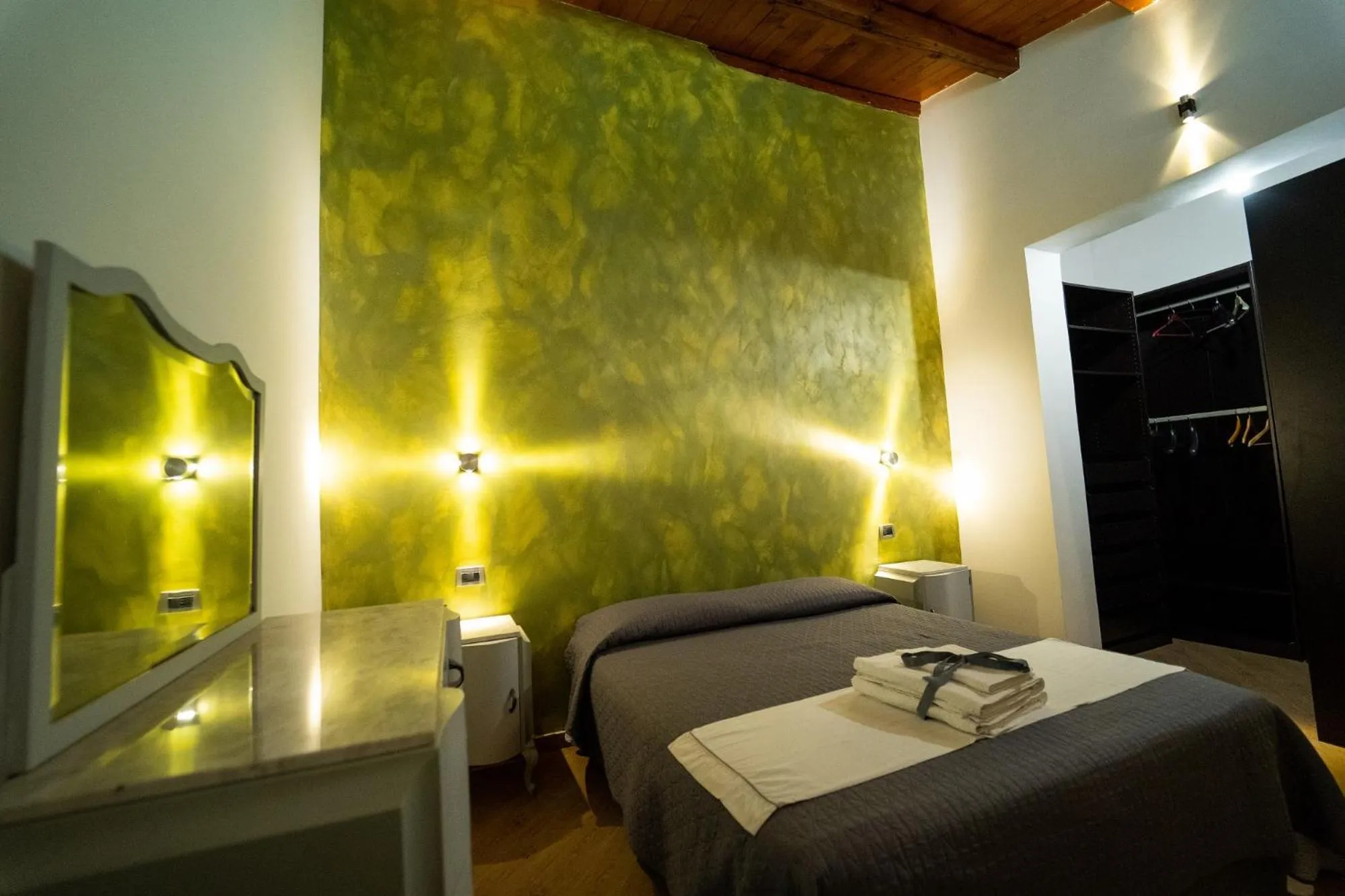 Bedroom, Bed in Camagna Country House