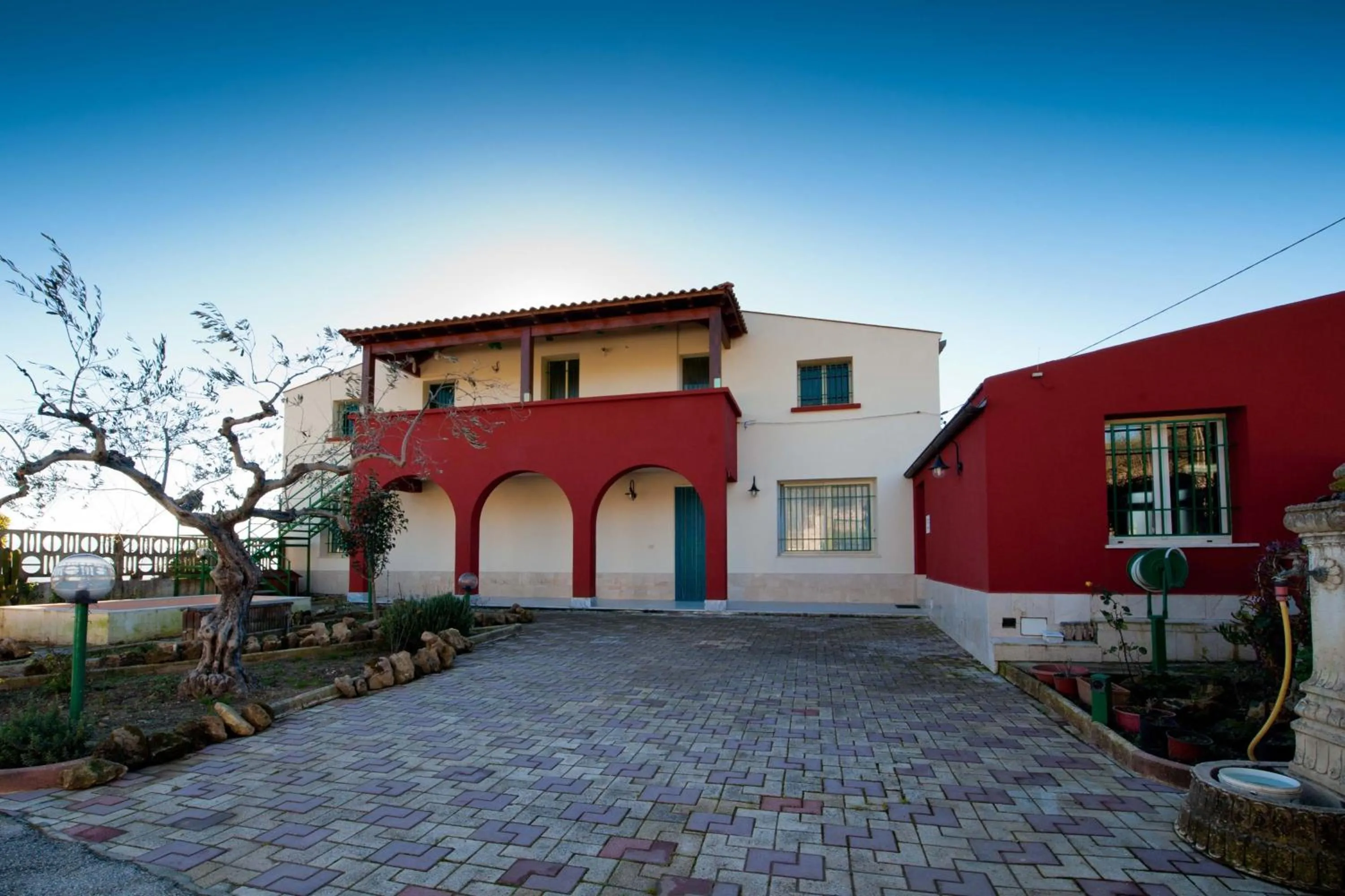 Facade/entrance in Camagna Country House