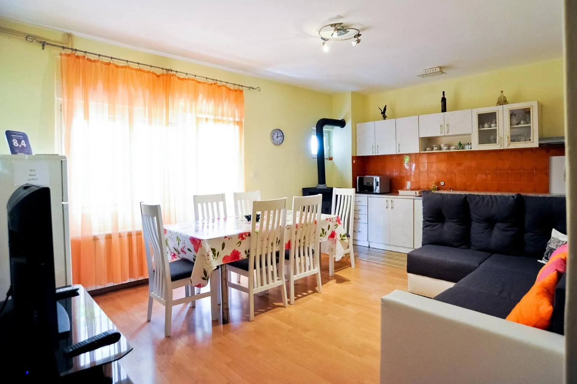 Kitchen or kitchenette in Apartmani Roko