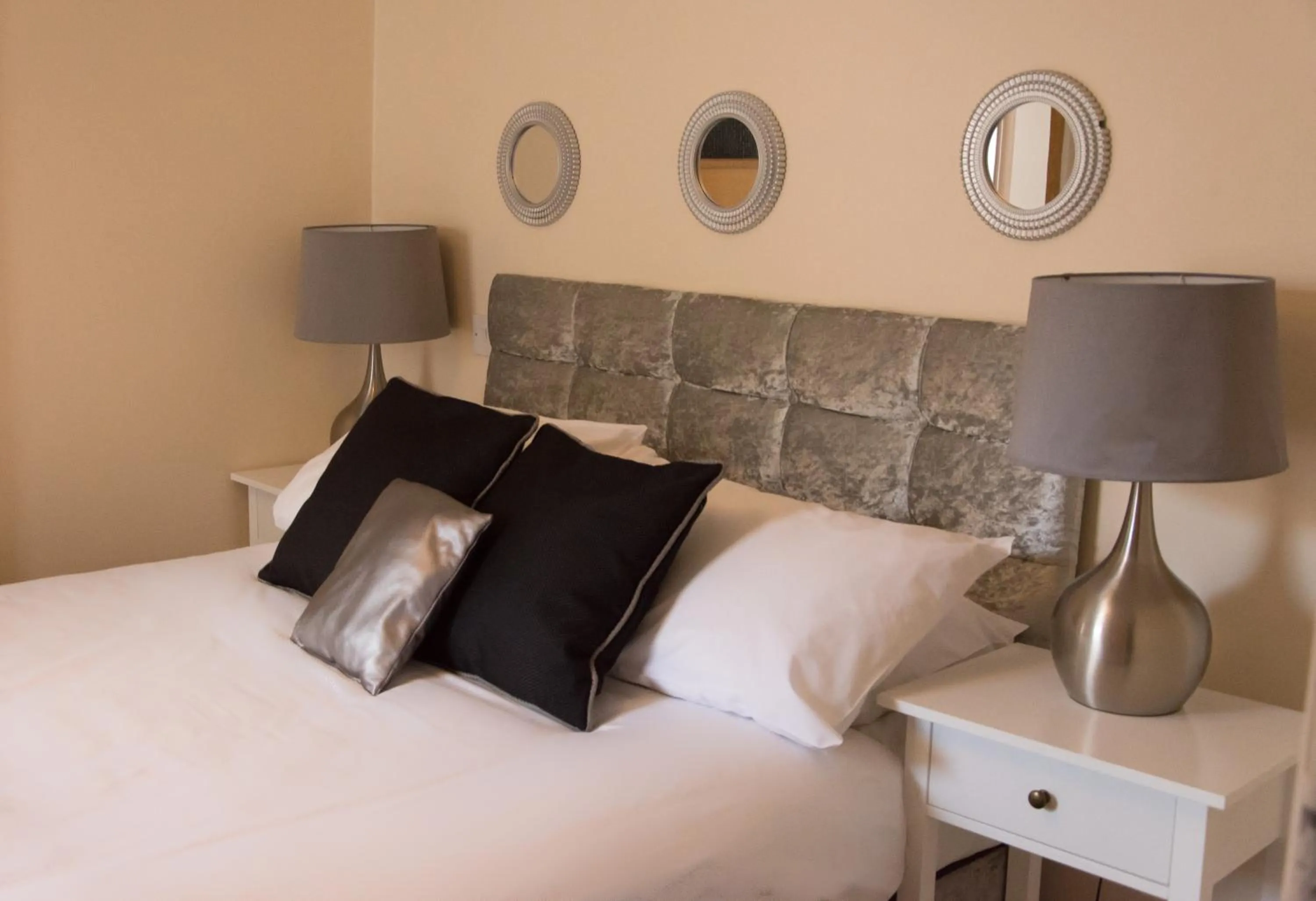 Bed in Castle Park Hotel