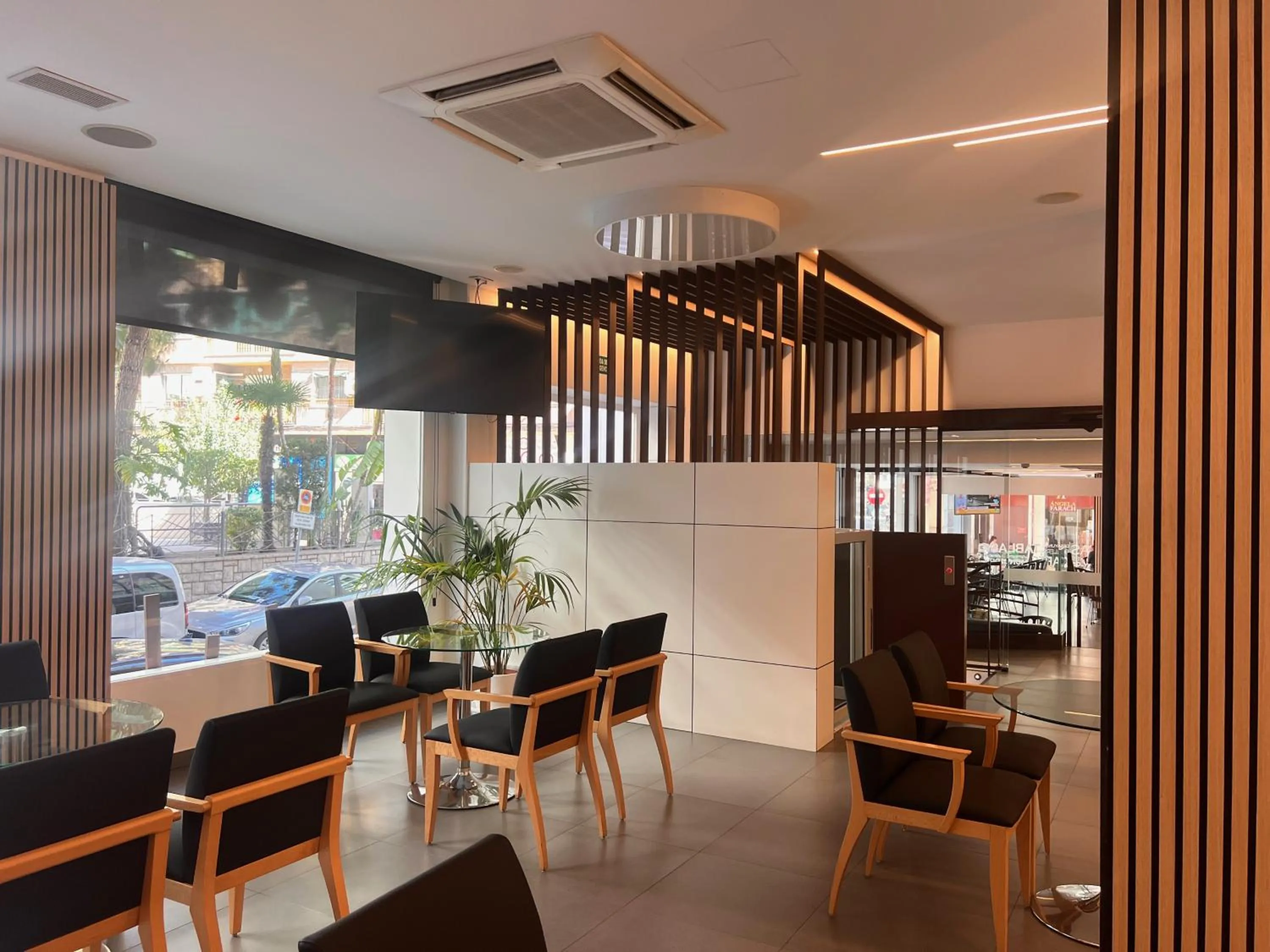 Communal lounge/ TV room in Hotel Montesol Benidorm