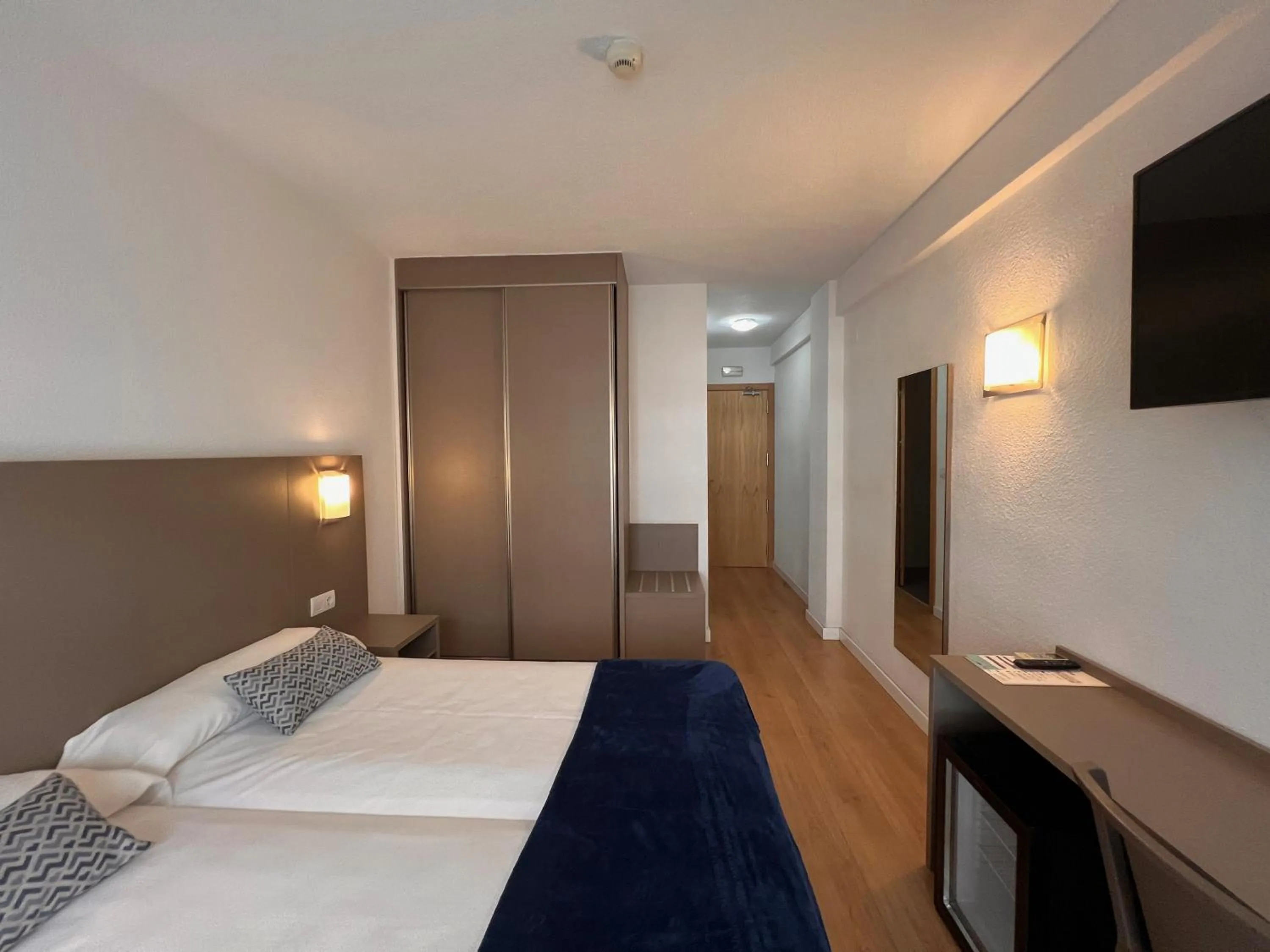 Photo of the whole room, Bed in Hotel Montesol Benidorm