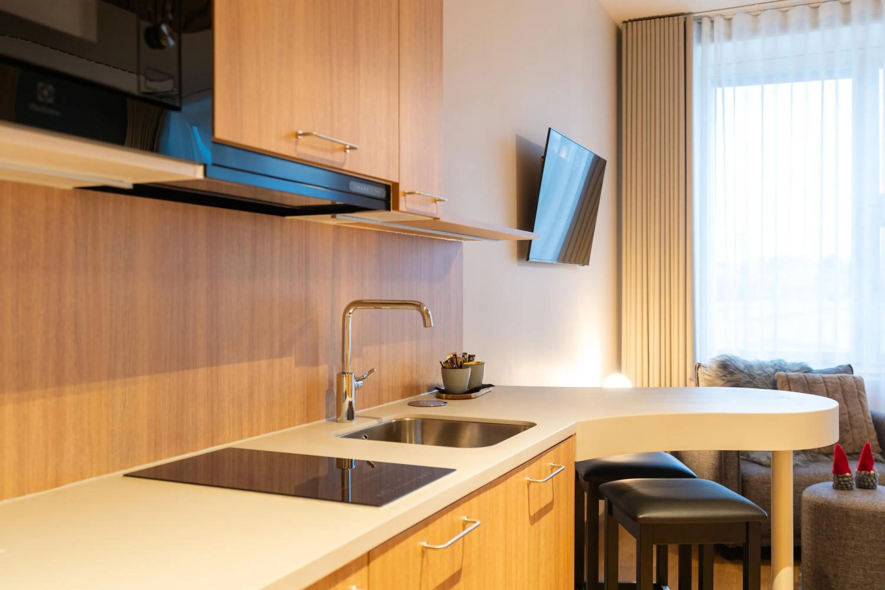 Kitchen or kitchenette in Postmaster Hotel