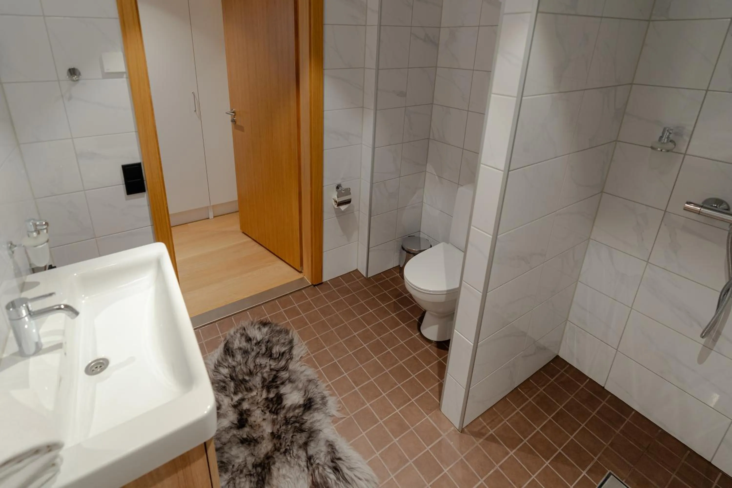 Shower in Postmaster Hotel