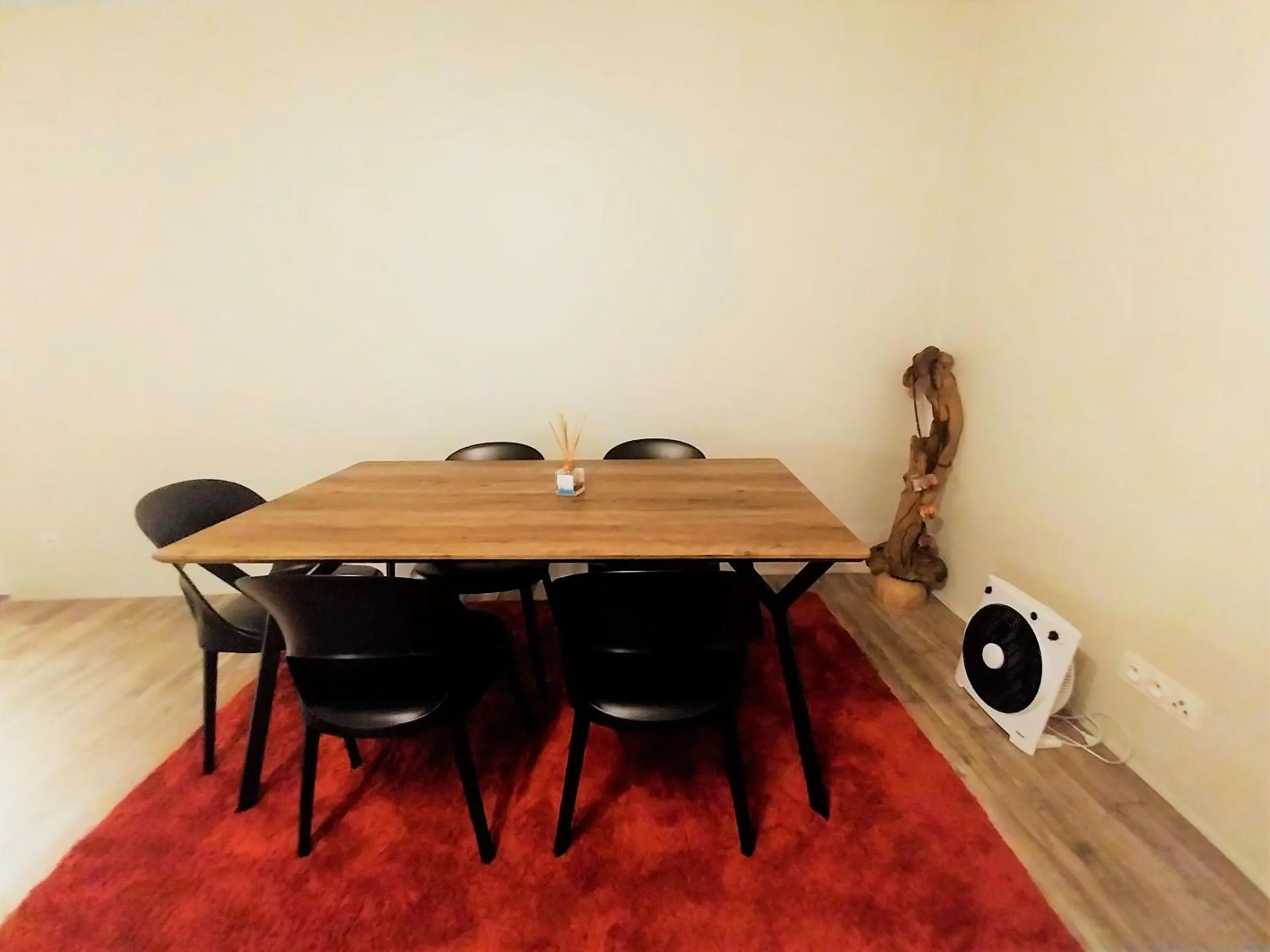 Living room in TAHITI - Urban Maohi Cottage