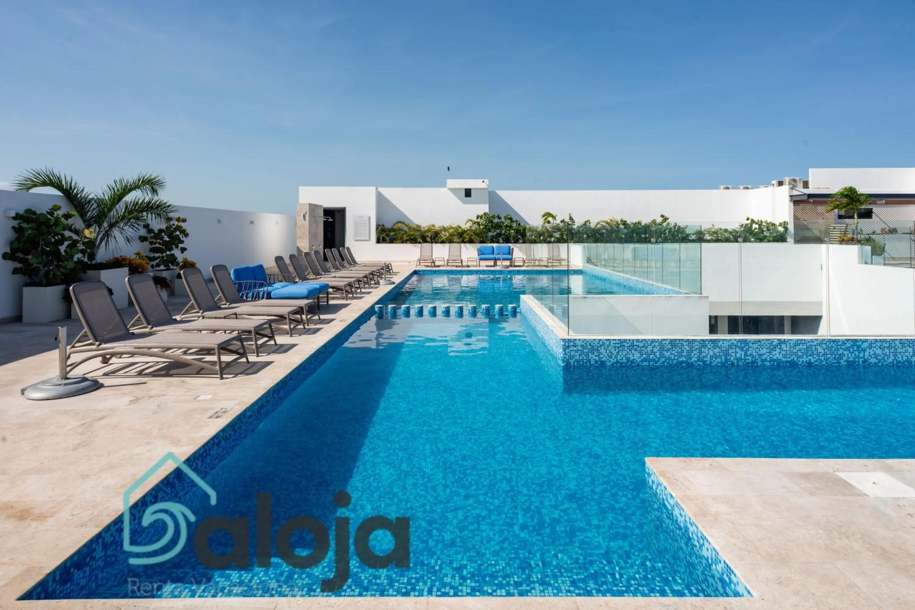 Pool view in Ipana condo unos pasos de 5ta Avenida