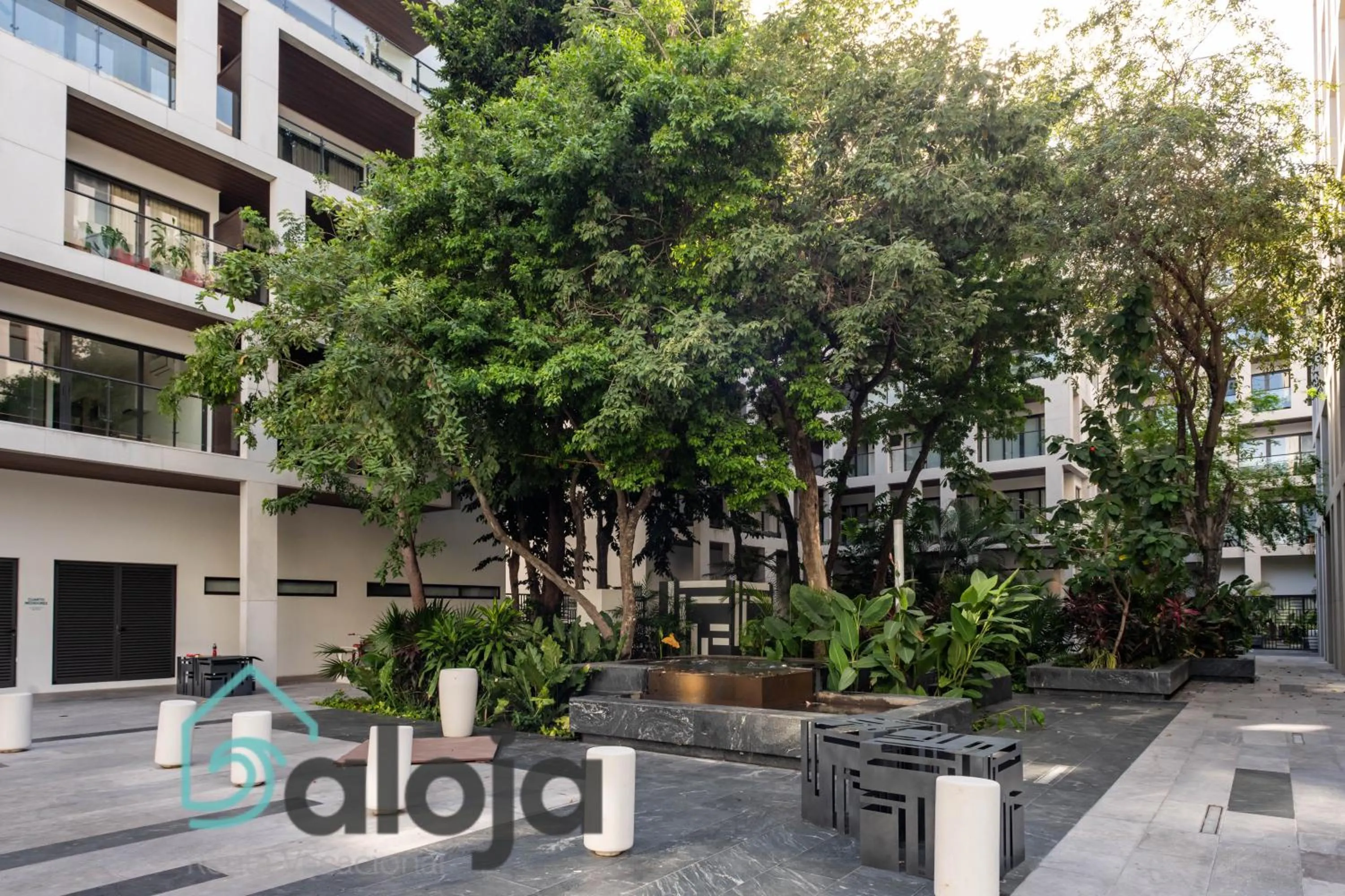 Property building in Ipana condo unos pasos de 5ta Avenida