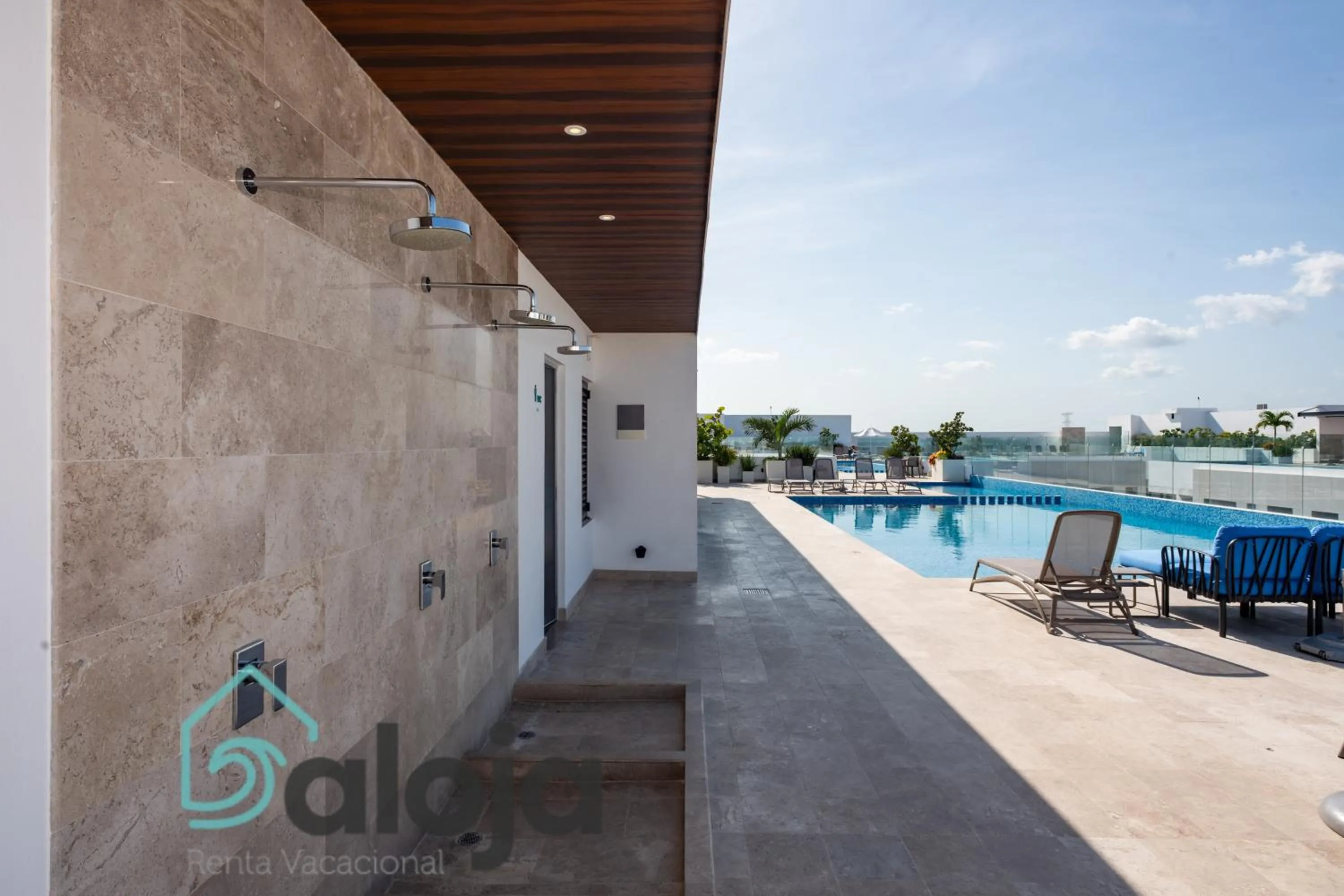 Pool view in Ipana condo unos pasos de 5ta Avenida